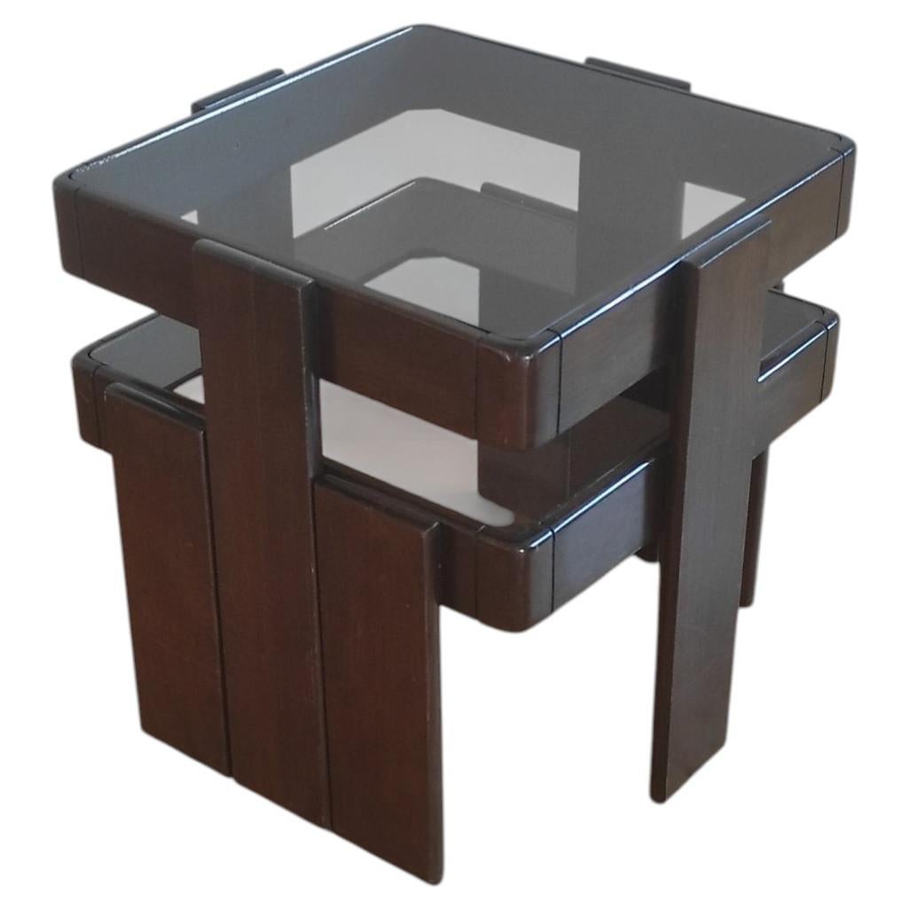 Lot de deux tables gigognes Gianfranco Frattini, années 1970 en vente