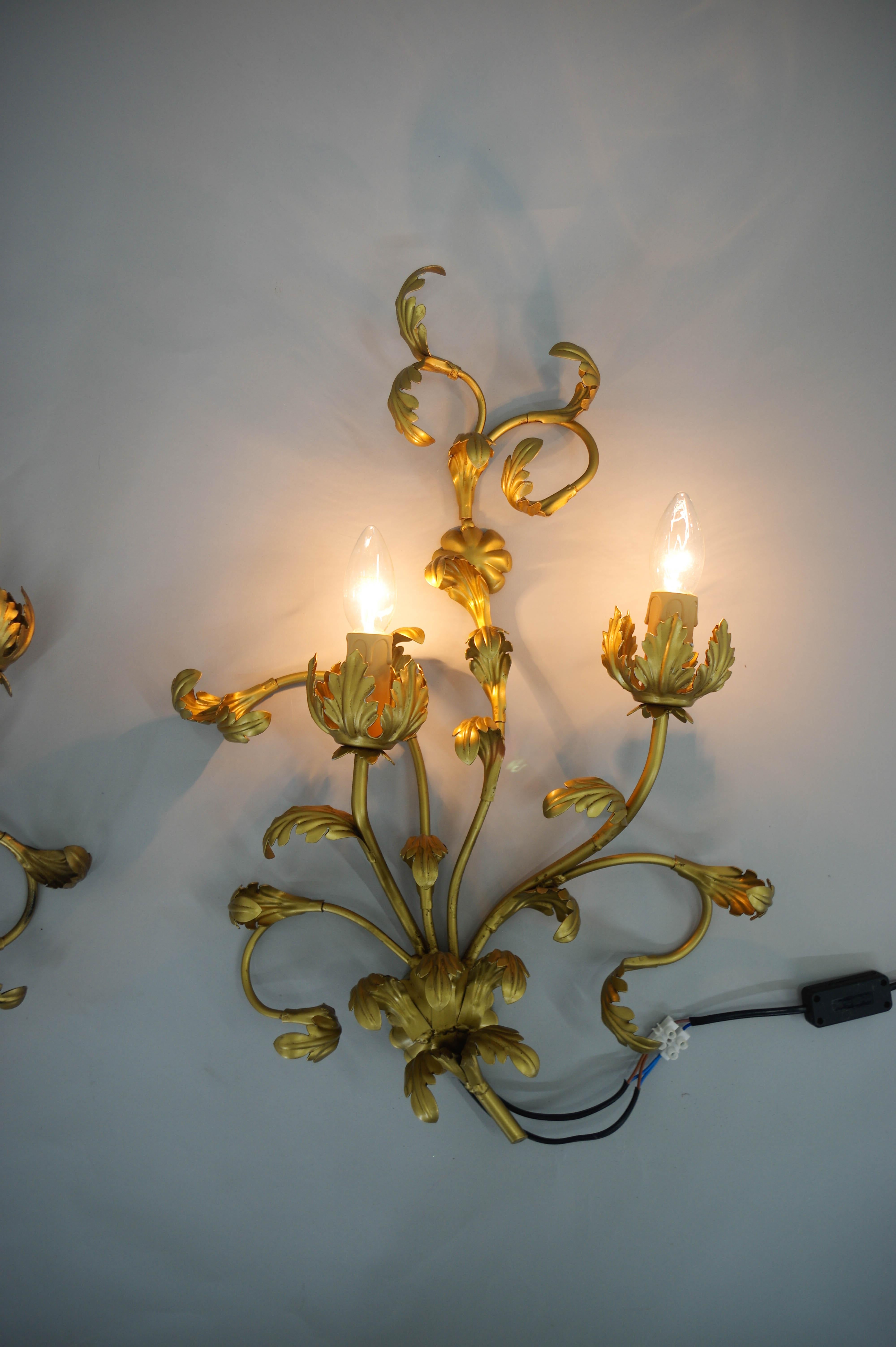 Set of Two Gilt Wall Lamps, Italy, 1960s For Sale 1