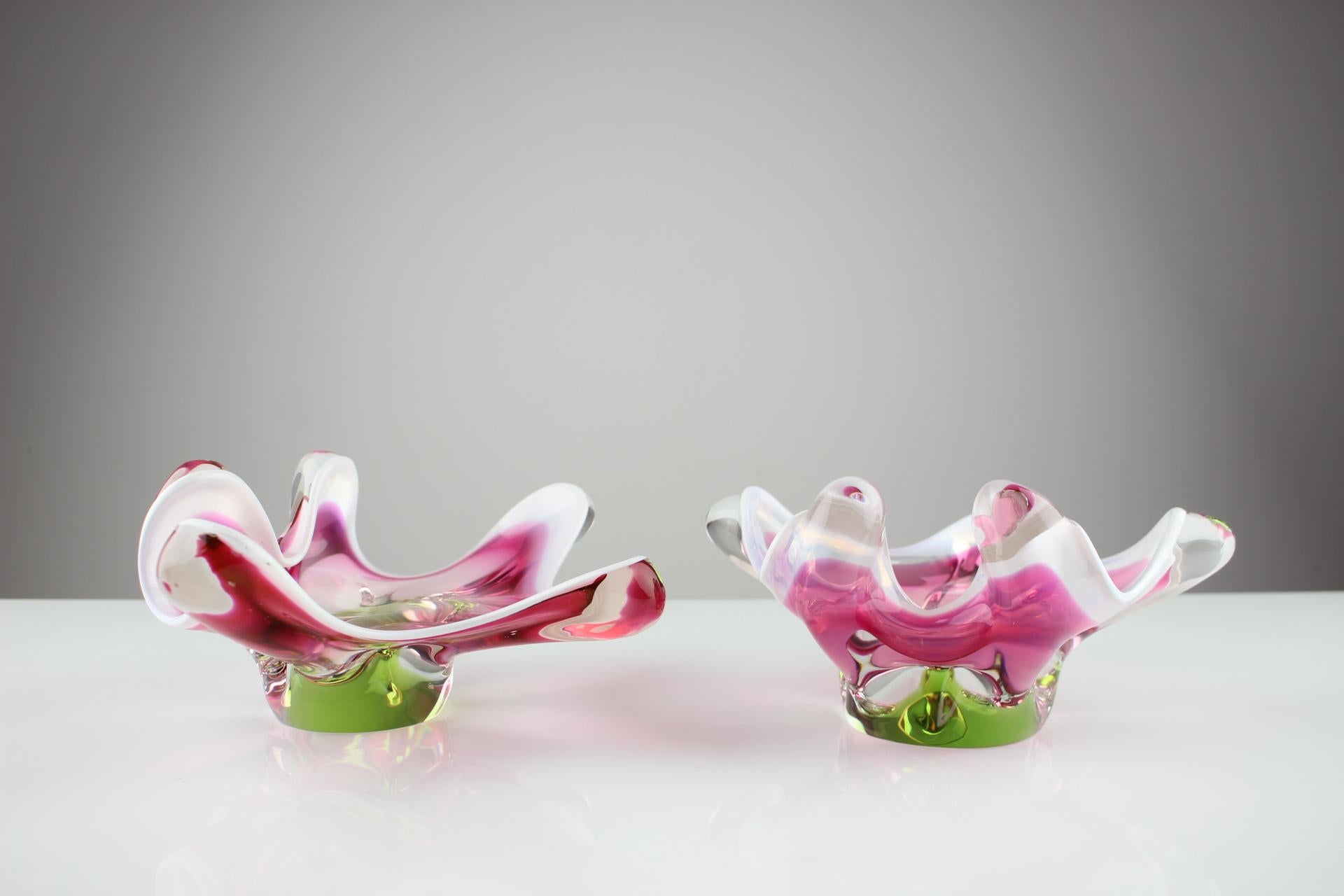 Mid-Century Modern Set of Two Glass Bowls Designed by Josef Hospodka, 1960's For Sale