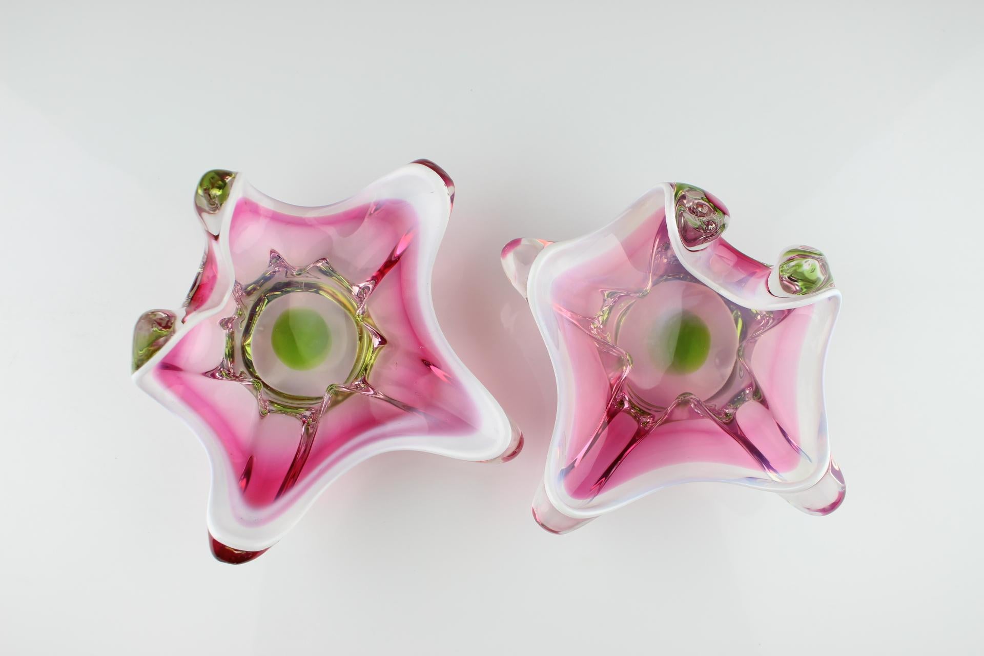 Ensemble de deux bols en verre conçus par Josef Hospodka, années 1960 Bon état - En vente à Praha, CZ