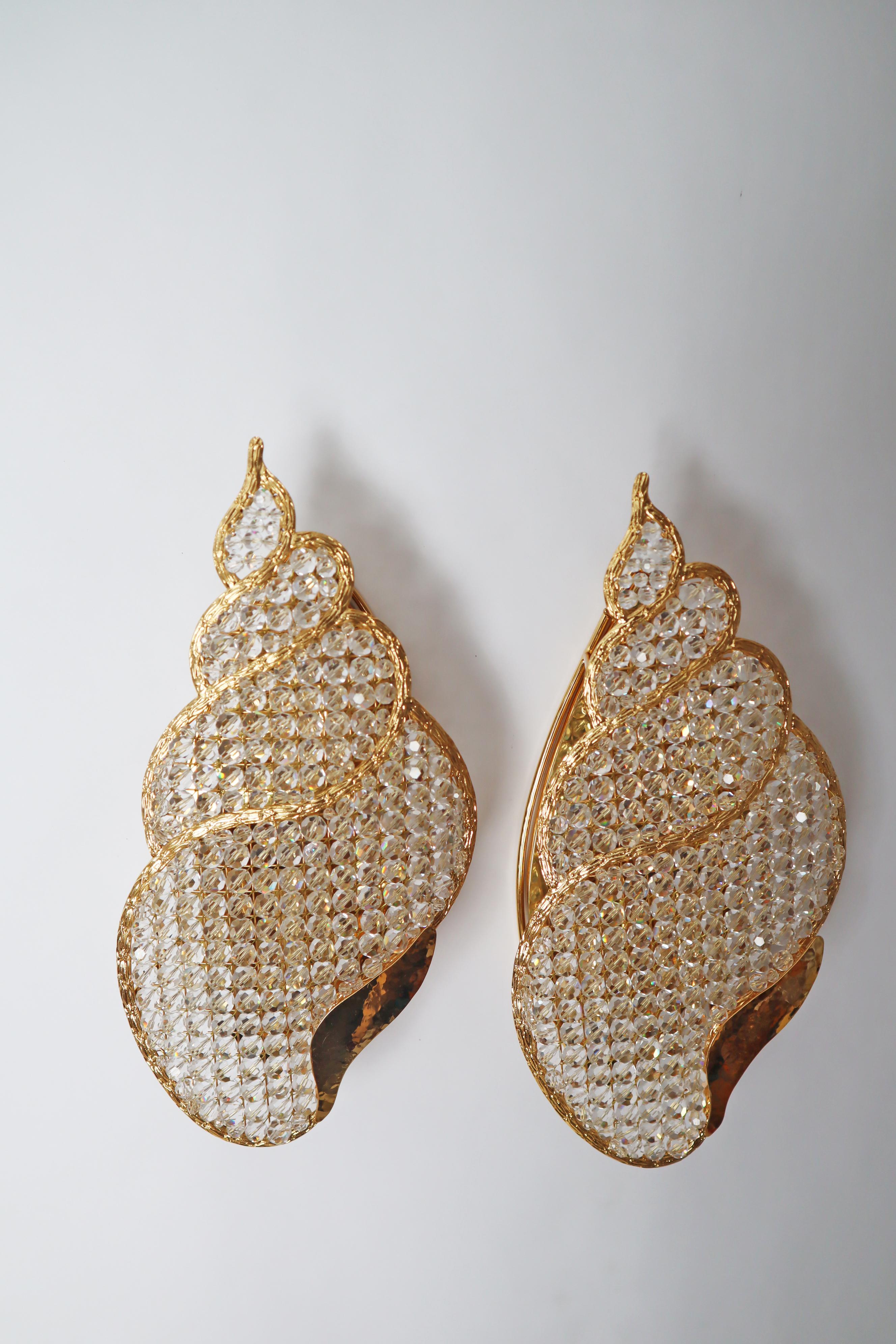 Set de dos apliques joya dorados con forma de caracol de agua en venta 6