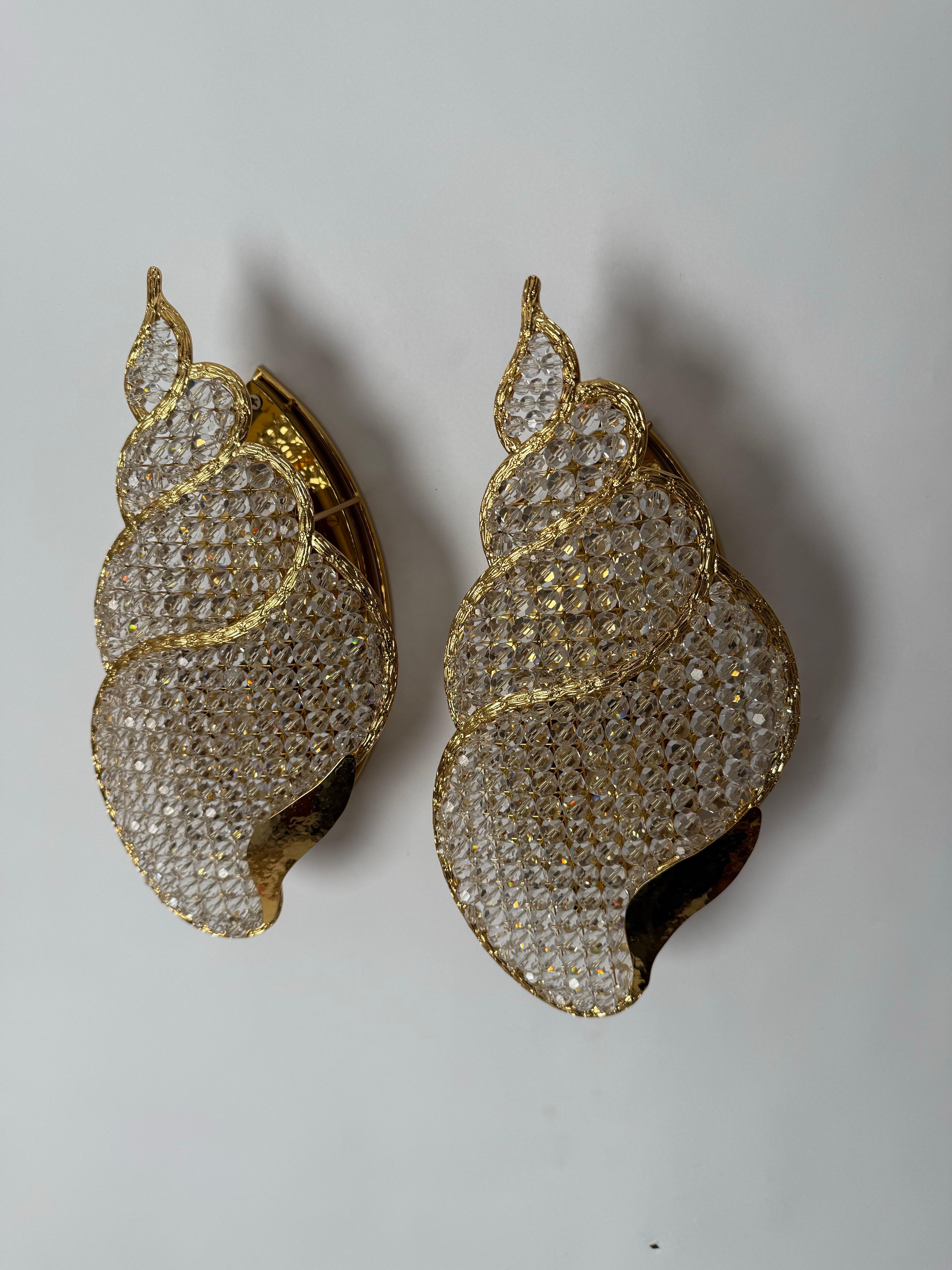 Set de dos apliques joya dorados con forma de caracol de agua Regencia de Hollywood en venta