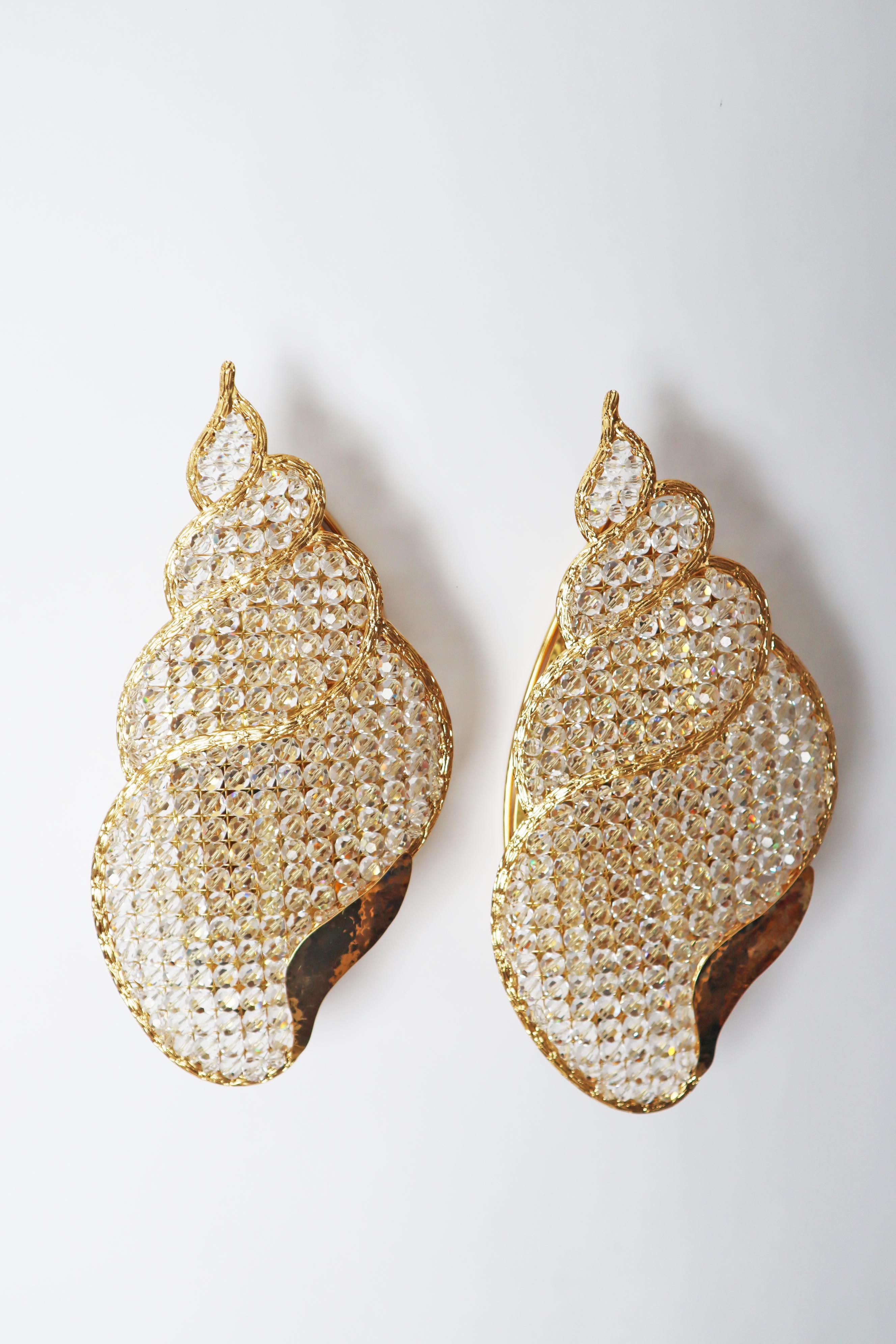 Set de dos apliques joya dorados con forma de caracol de agua en venta 1