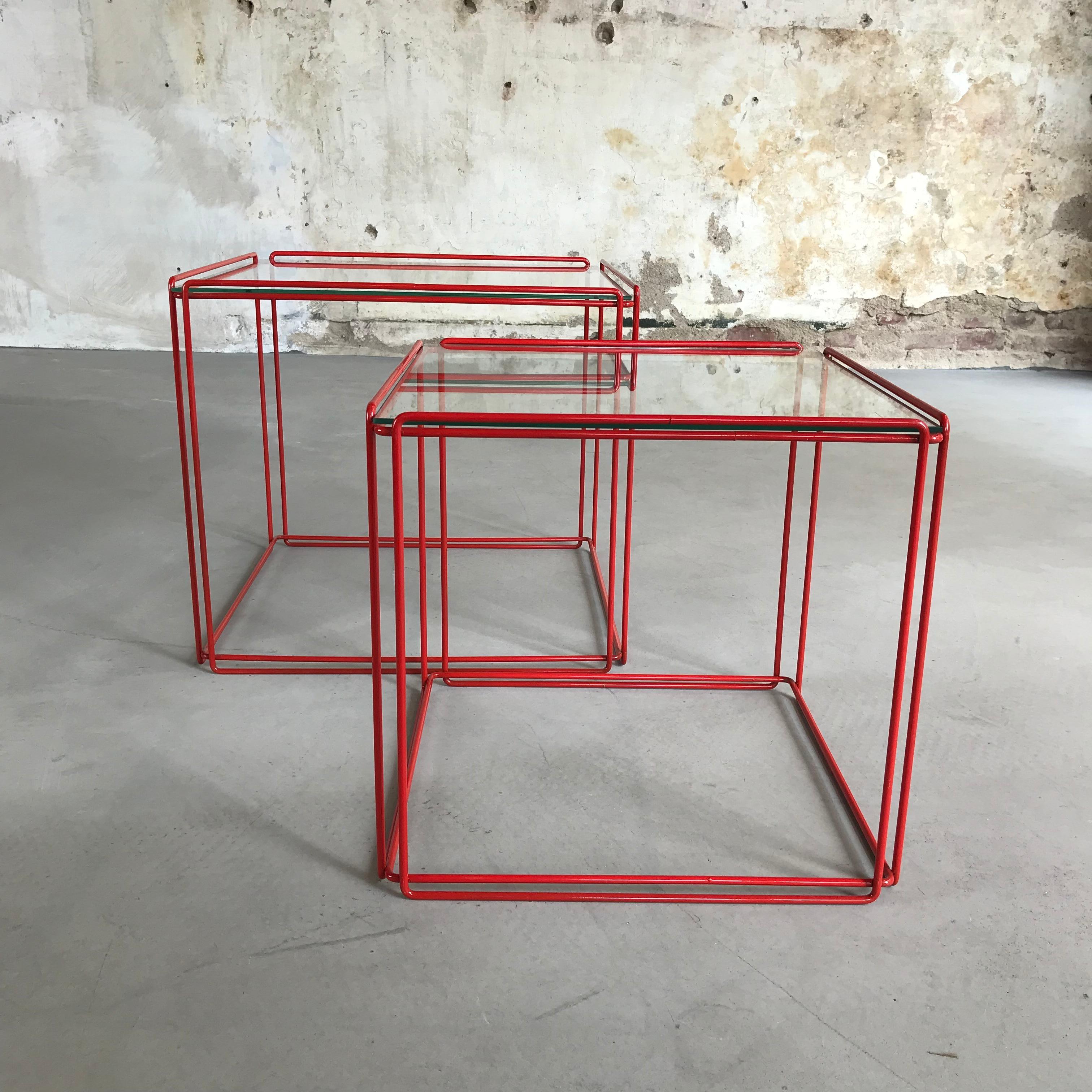 Beautiful, graphical and minimalist design by Max Sauze for Max Sauze Studio or Atrow, circa 1970. These tables features a red colored metal base and a glass 'shelve'. The glass and metal wire structure gives this table a very transparent, minimal
