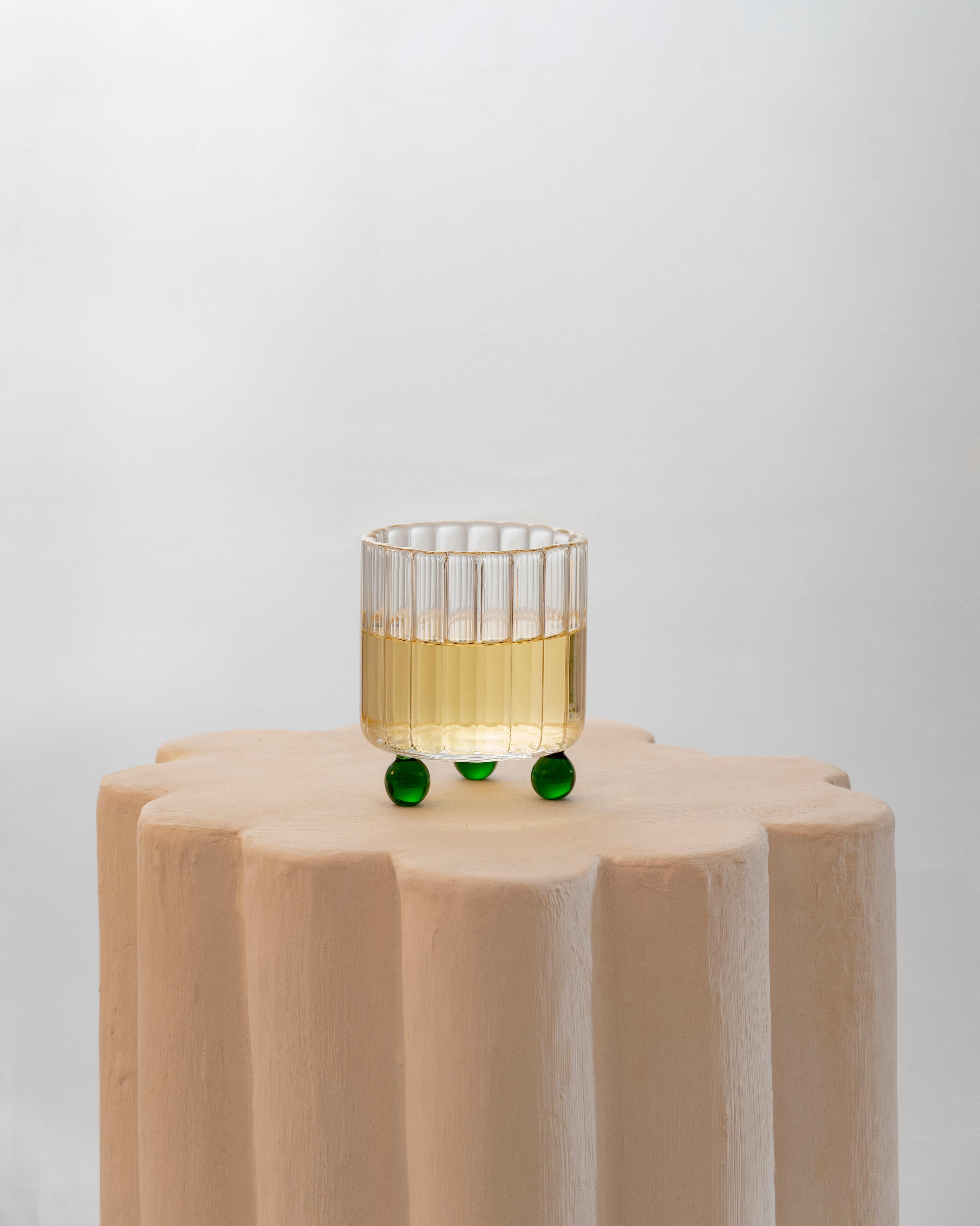 italien Ensemble de deux verres à pied verts par Agustina Bottoni - Fait à la main en Italie en vente