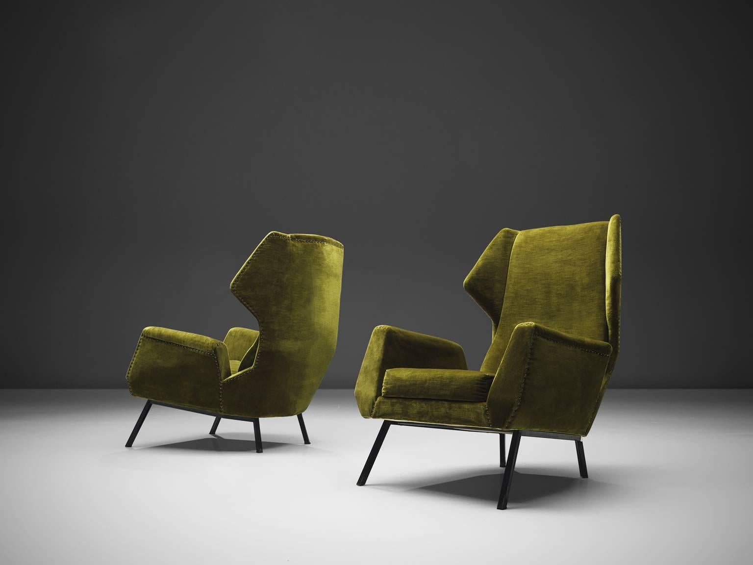 Pair of easy wingback chairs, green velvet and steel, Italy, 1960s

These robust and sculptural chairs feature a velvet top with ears at the top of the design with a straight back. The armrests face each other, and are attached to the back of the