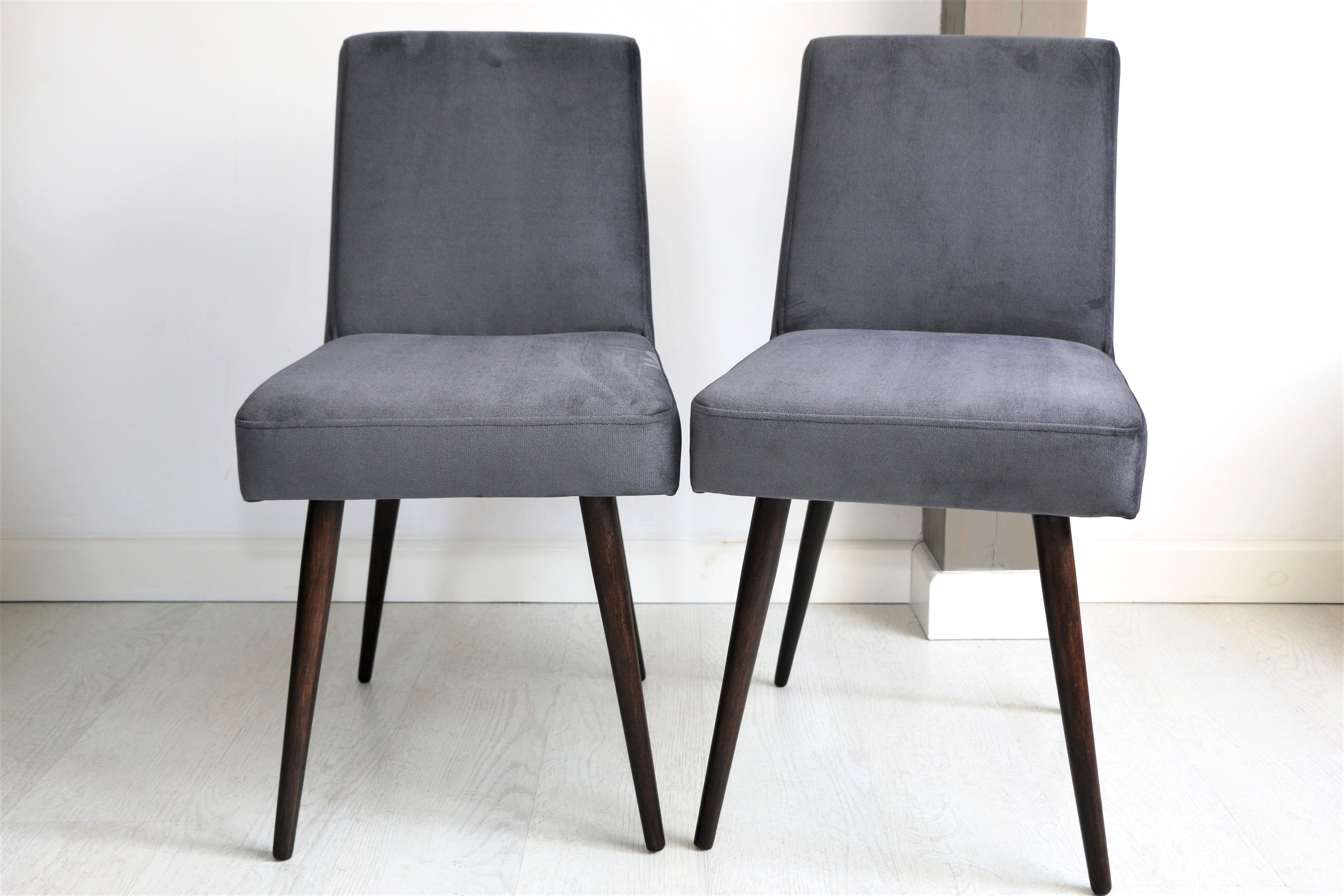 Set of two grey chairs from 1970s, new upholstery covered with velvet fabric in fashionable grey color. Wooden elements in dark oak color. Completely restored. Perfect condition.


Dimension: H 83 x W 44 x D 51.