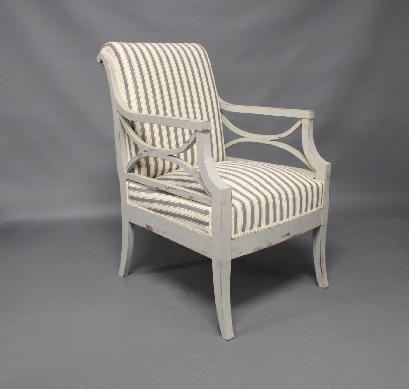 Scandinave moderne Ensemble de deux fauteuils gustaviens d'environ 1810 en vente