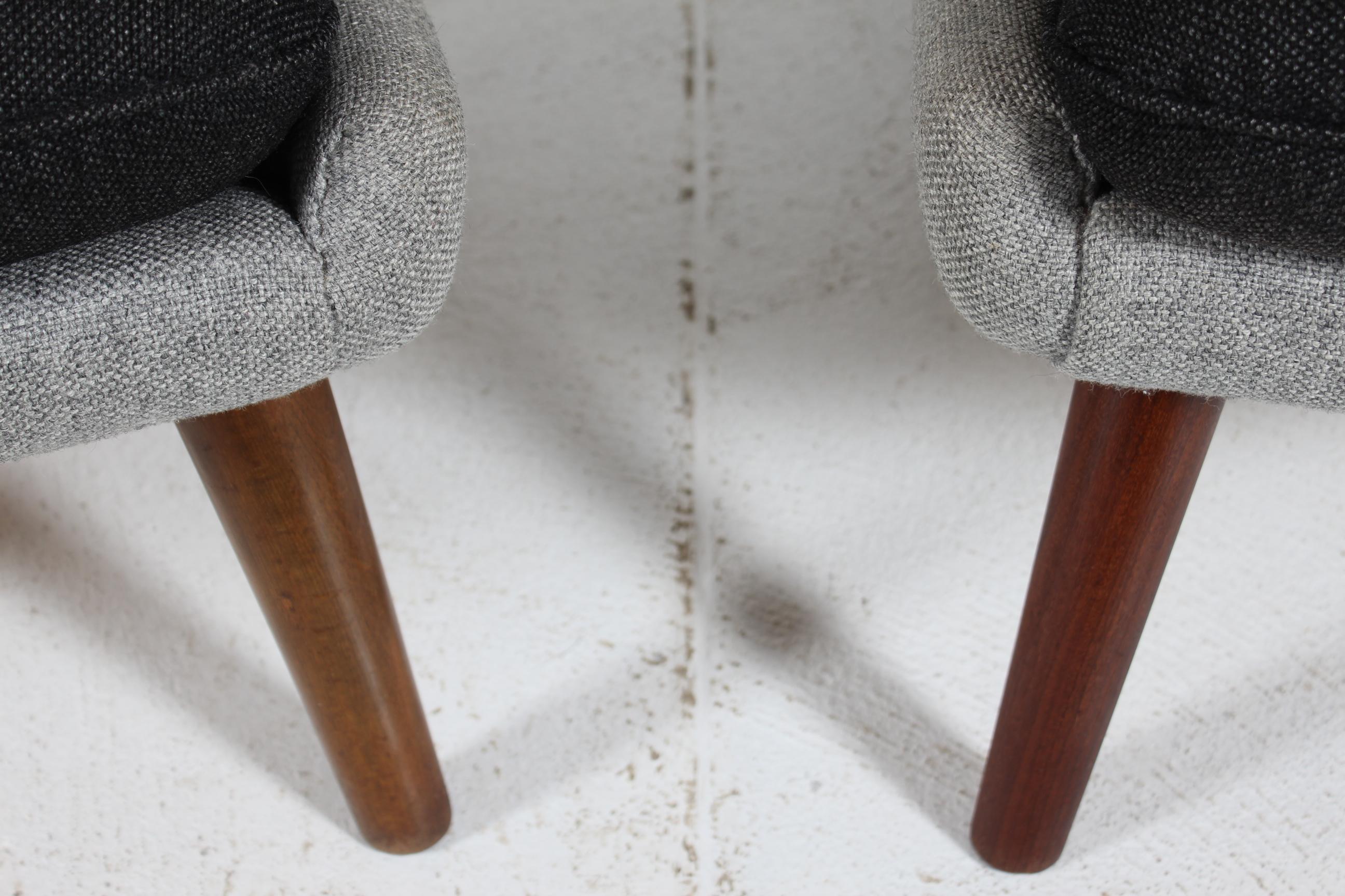 Ensemble de deux chaises Papa Bear de H. J. Wegner avec tapisserie Hallingdal grise, années 1960 Bon état - En vente à Silkeborg, Silkeborg
