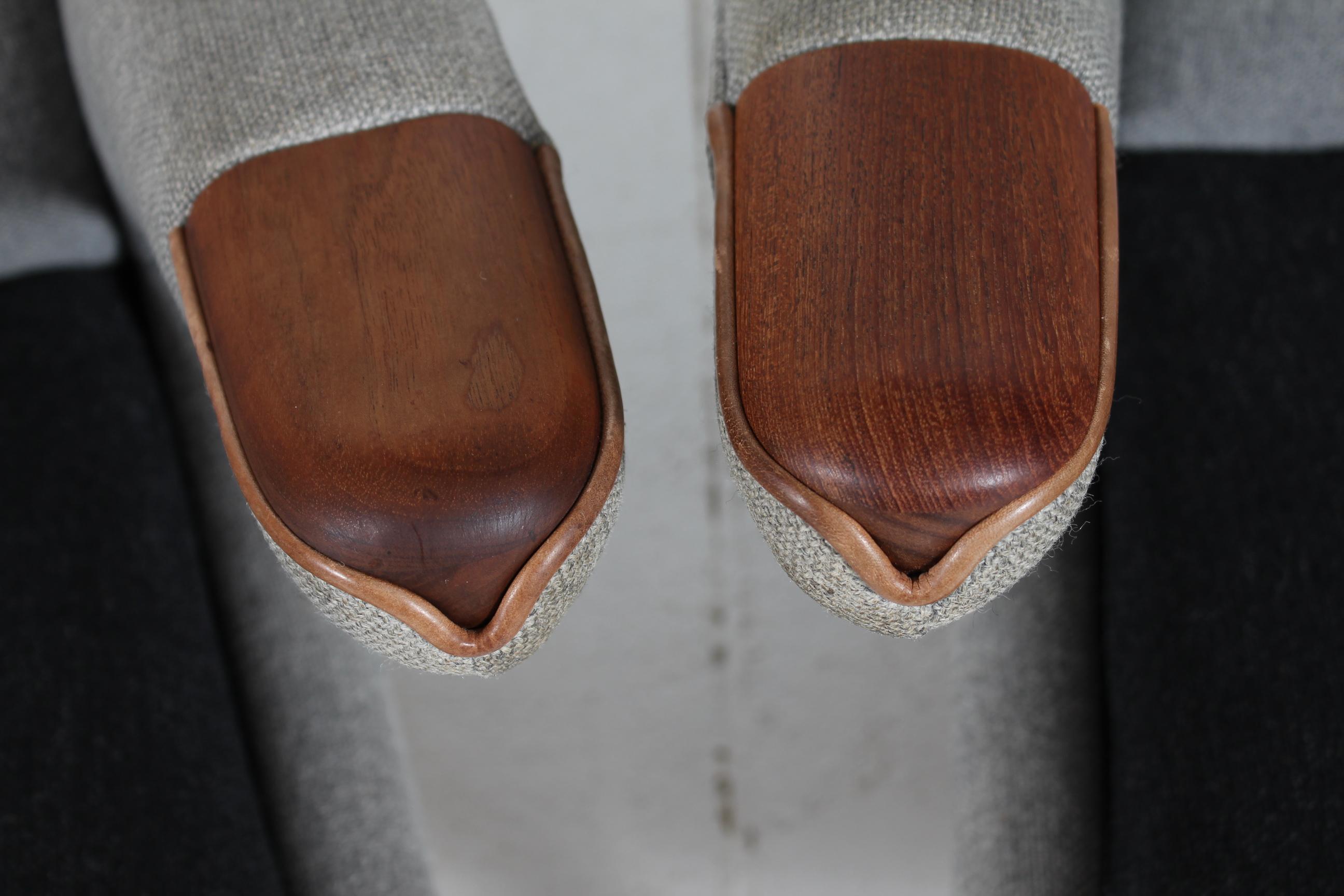 Milieu du XXe siècle Ensemble de deux chaises Papa Bear de H. J. Wegner avec tapisserie Hallingdal grise, années 1960 en vente