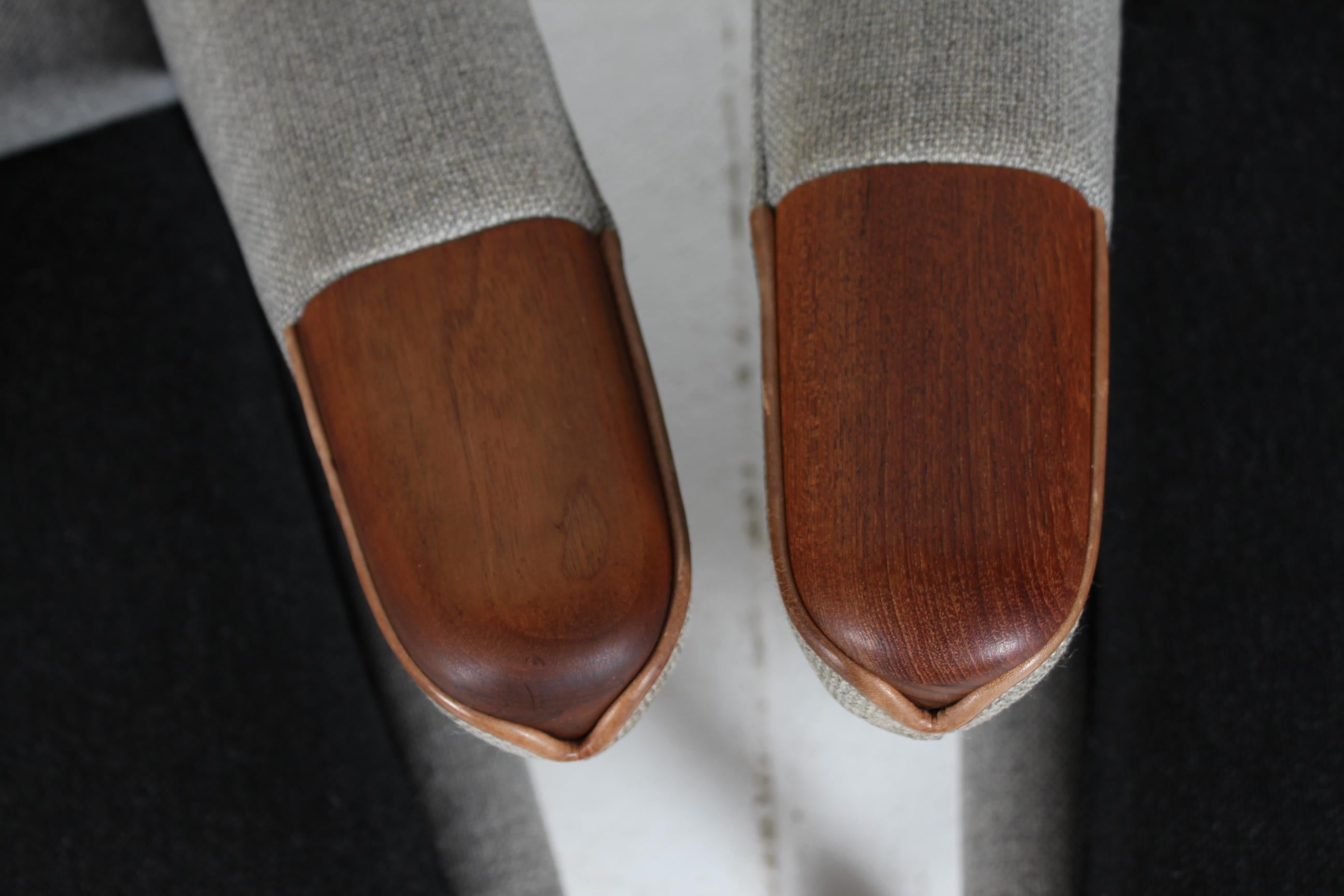 Laine Ensemble de deux chaises Papa Bear de H. J. Wegner avec tapisserie Hallingdal grise, années 1960 en vente