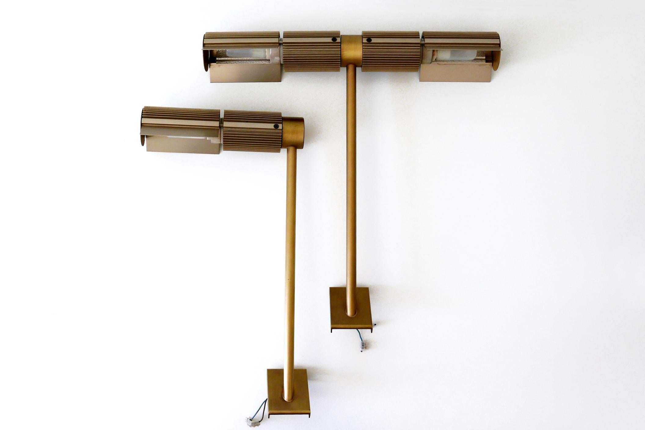 Set of two rare and elegant Mid-Century Modern Haloprofil sconces / wall lamps / gallery lamps with rotating reflectors. Designed by V. Frauenknecht for Swisslamps International, Switzerland, 1970s.

Executed in anodized aluminium, one of the