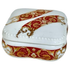 Ensemble de deux boîtes en porcelaine de Limoges peintes à la main avec détails en or 22 carats, années 1960