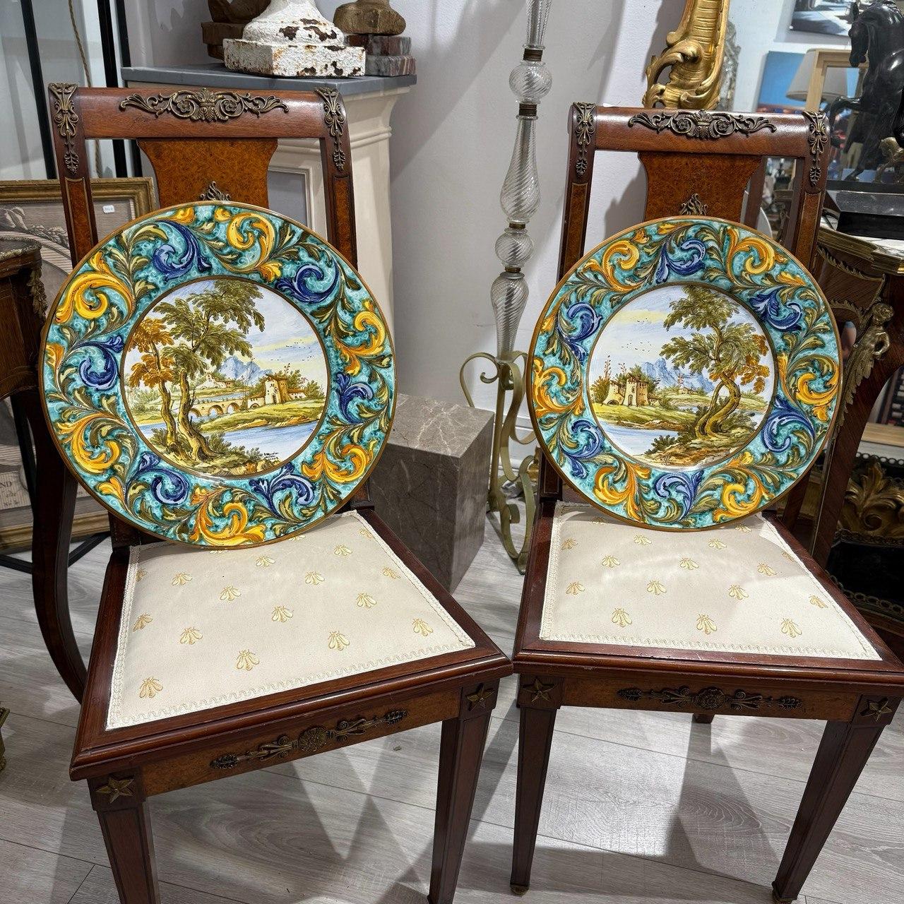 Painted Set of Two Hand-Pair of Italian Renaissance Style Platters by N. Tapolini, 1970s For Sale