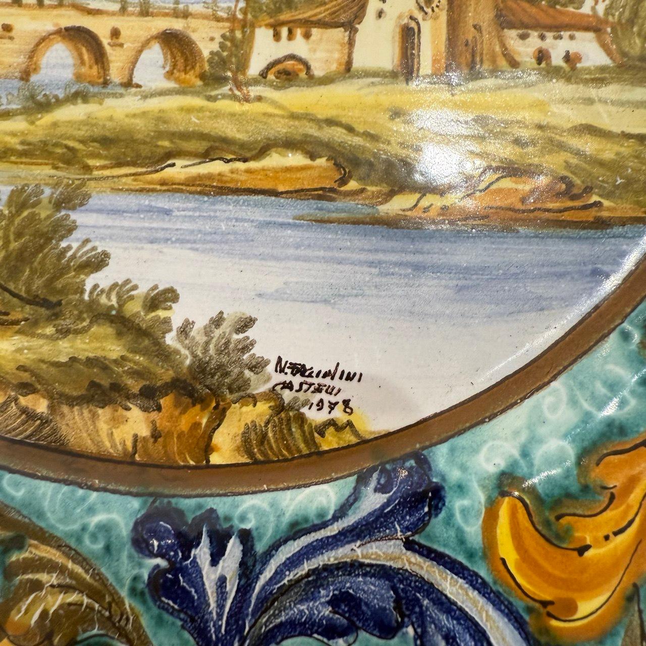 Set of Two Hand-Pair of Italian Renaissance Style Platters by N. Tapolini, 1970s For Sale 3