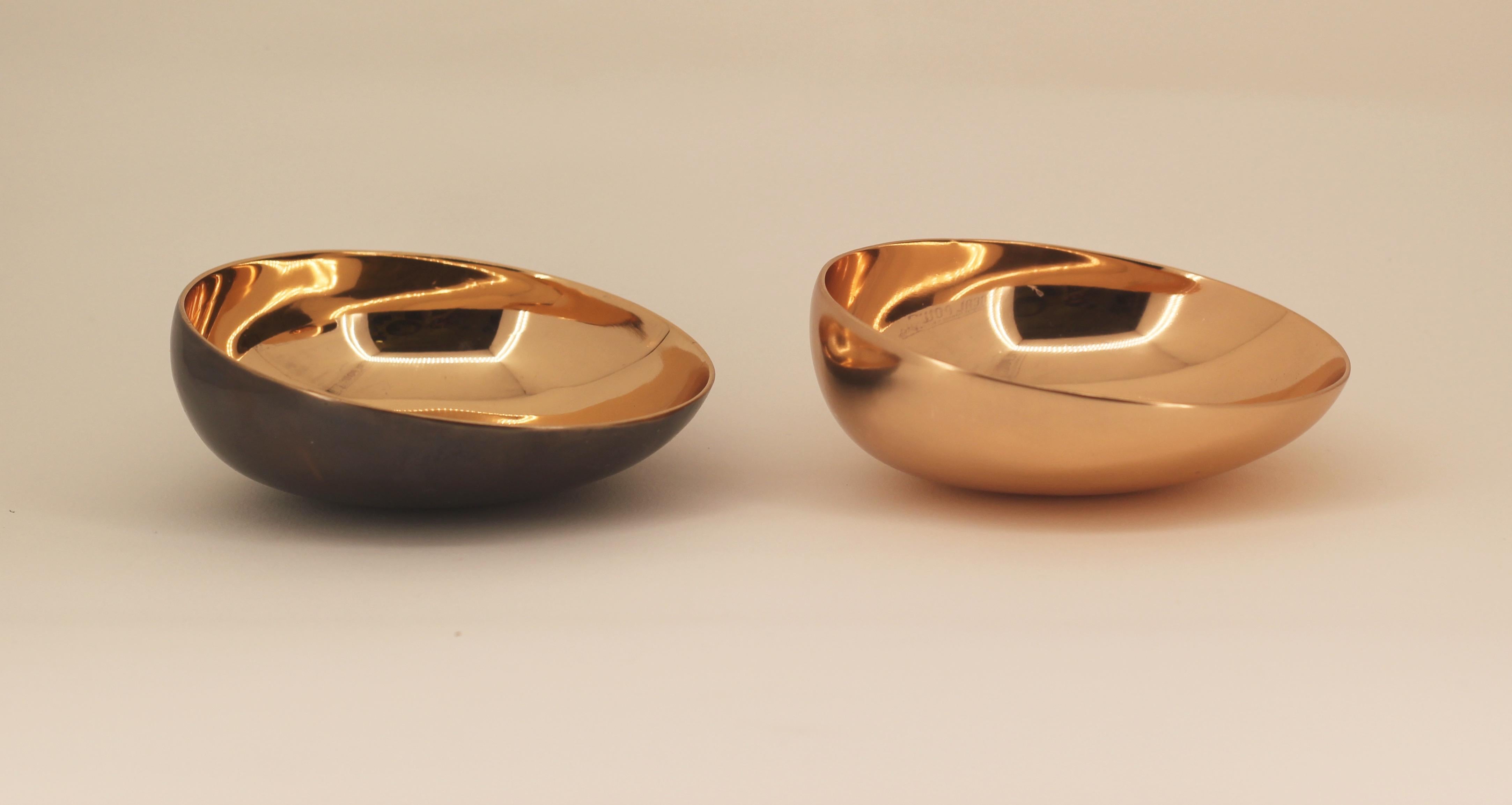 XXIe siècle et contemporain Ensemble de deux bols indiens en bronze moulé, faits à la main, Vide-Poche en vente