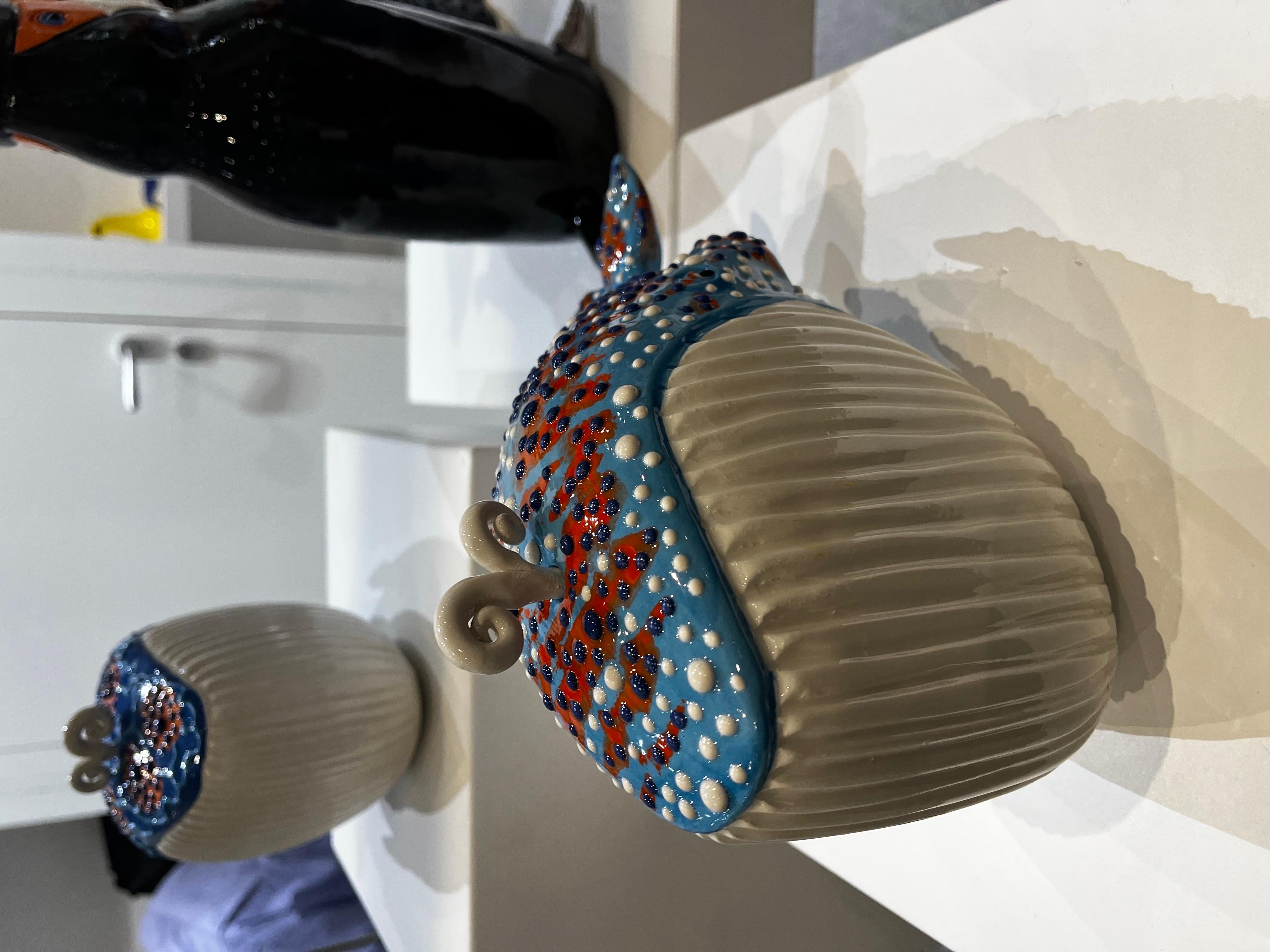 Set aus zwei handgefertigten Walen aus Keramik, hergestellt in Italien, einzigartige Stücke  im Angebot 1