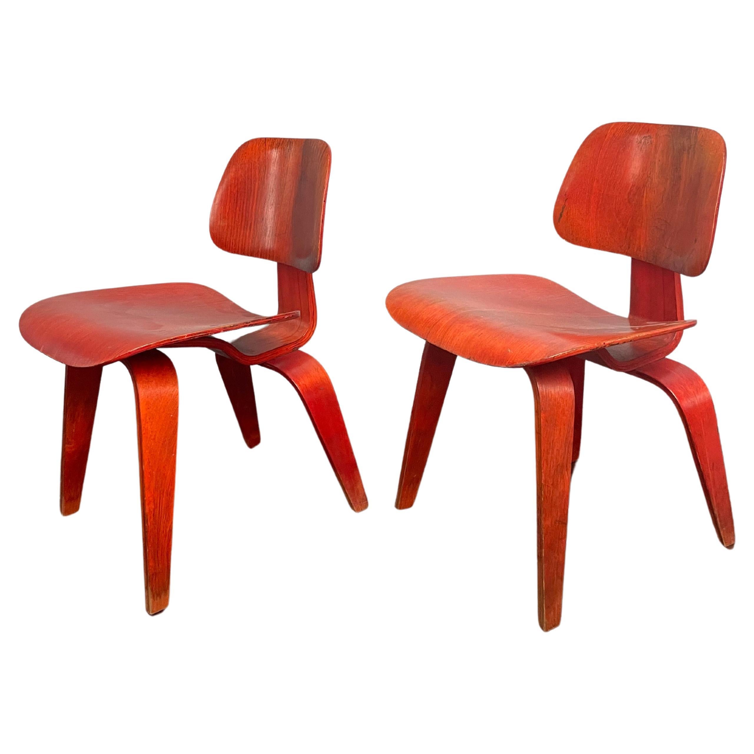 Set of Two- Herman Miller Eames DCW (Evans label) en vente