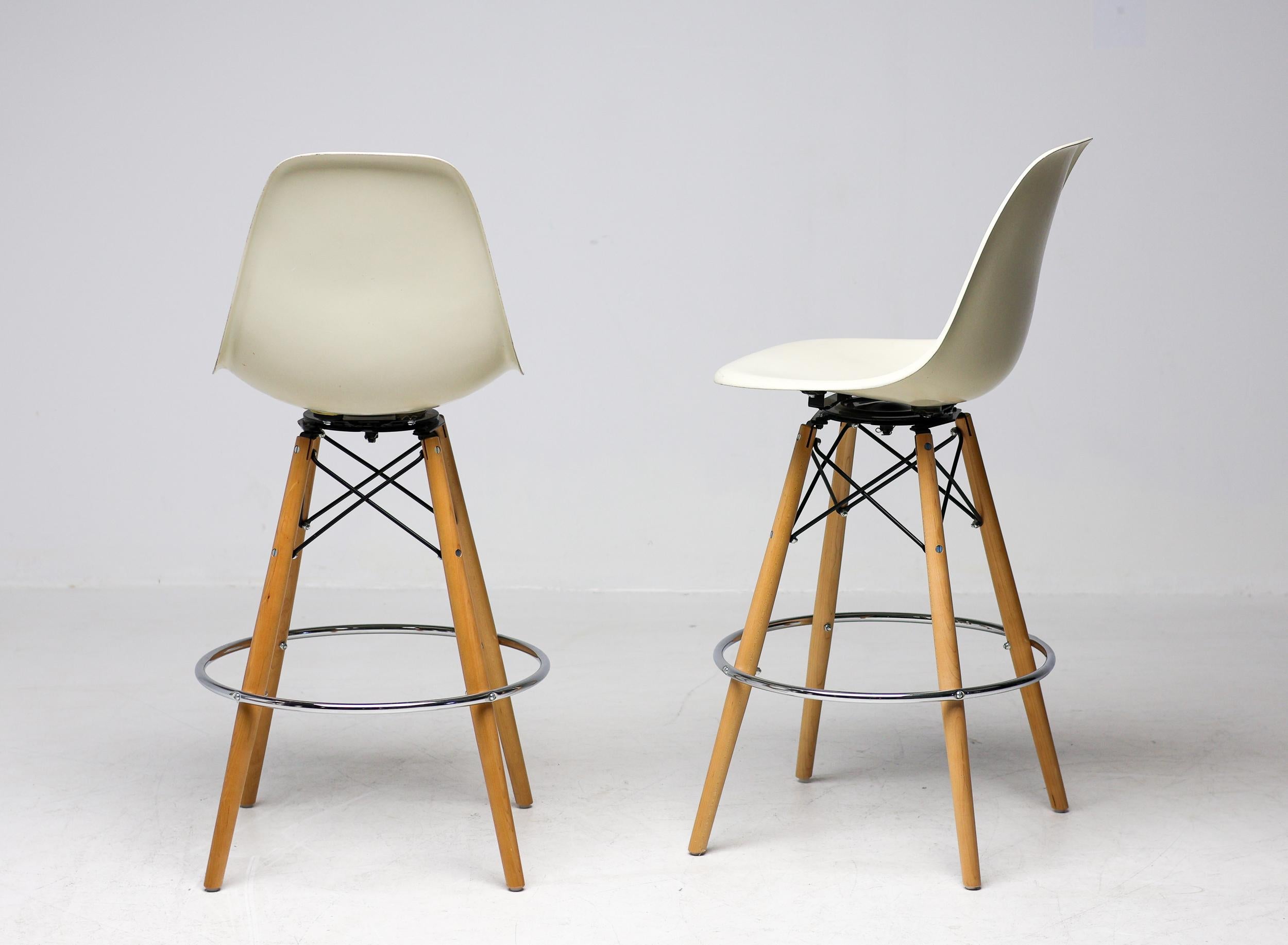 Mid-Century Modern Set of Two Herman Miller Mid Century Modern Charles Eames 