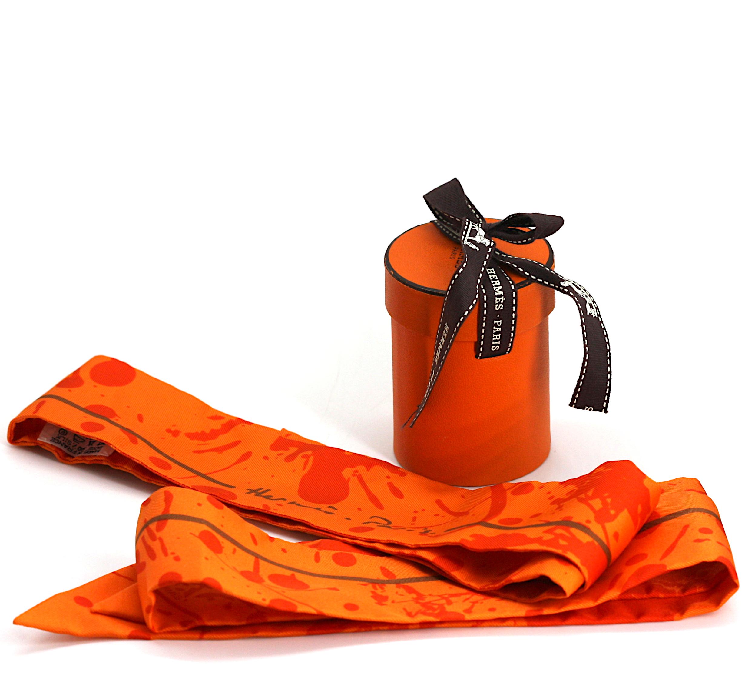 Rosso Set di due sciarpe Hermes in seta Twilly in vendita