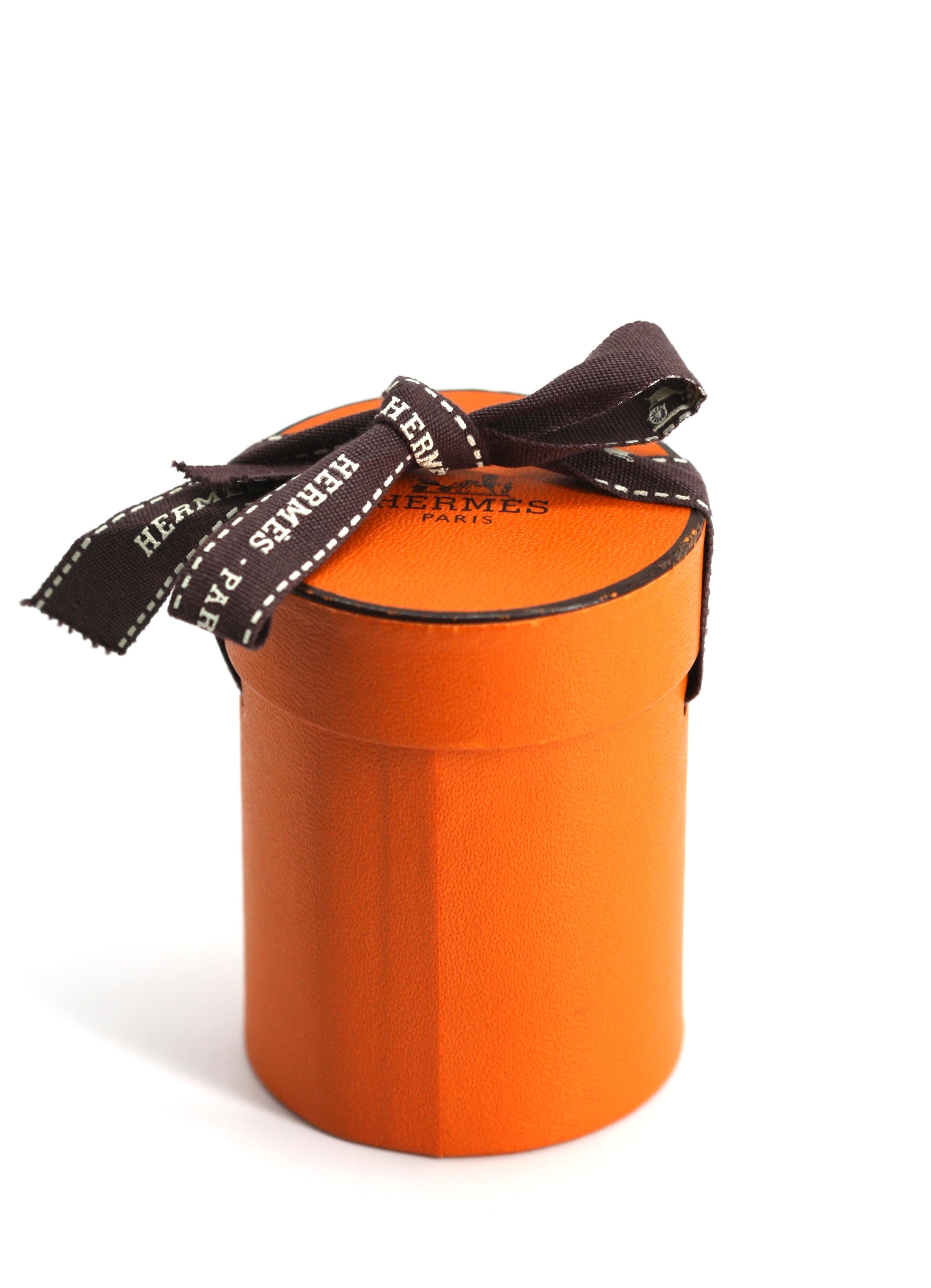 Femenino o masculino Conjunto de dos pañuelos Hermes de seda Twilly Firmado en venta