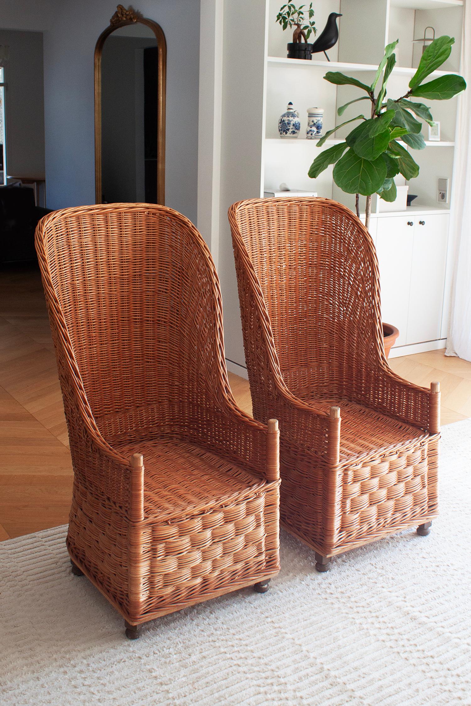 Set di due poltrone con schienale alto e curvo in vimini e rattan in vendita 3