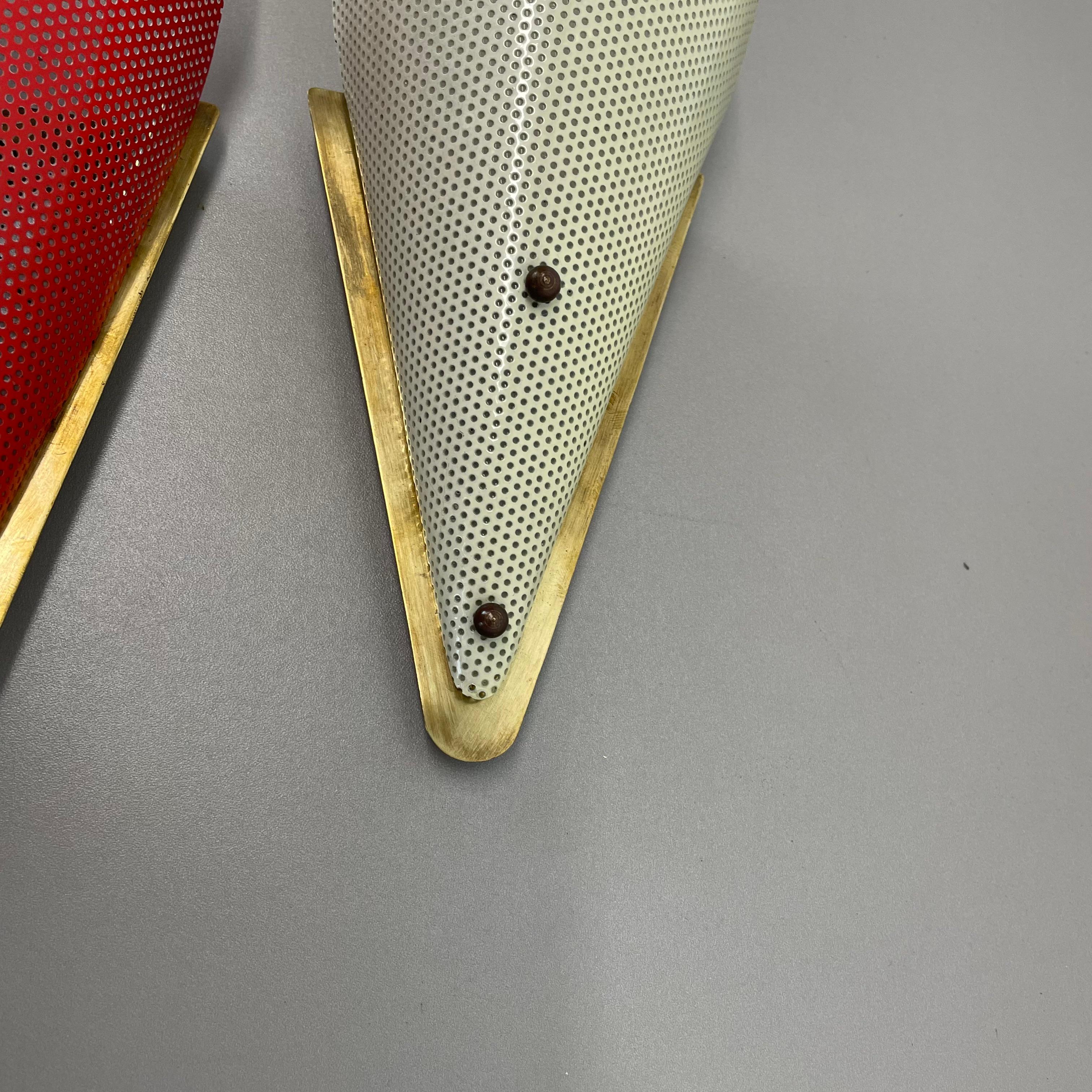 juego de dos apliques de pared con orificios estilo MATEGOT, Francia, 1950 Metal en venta