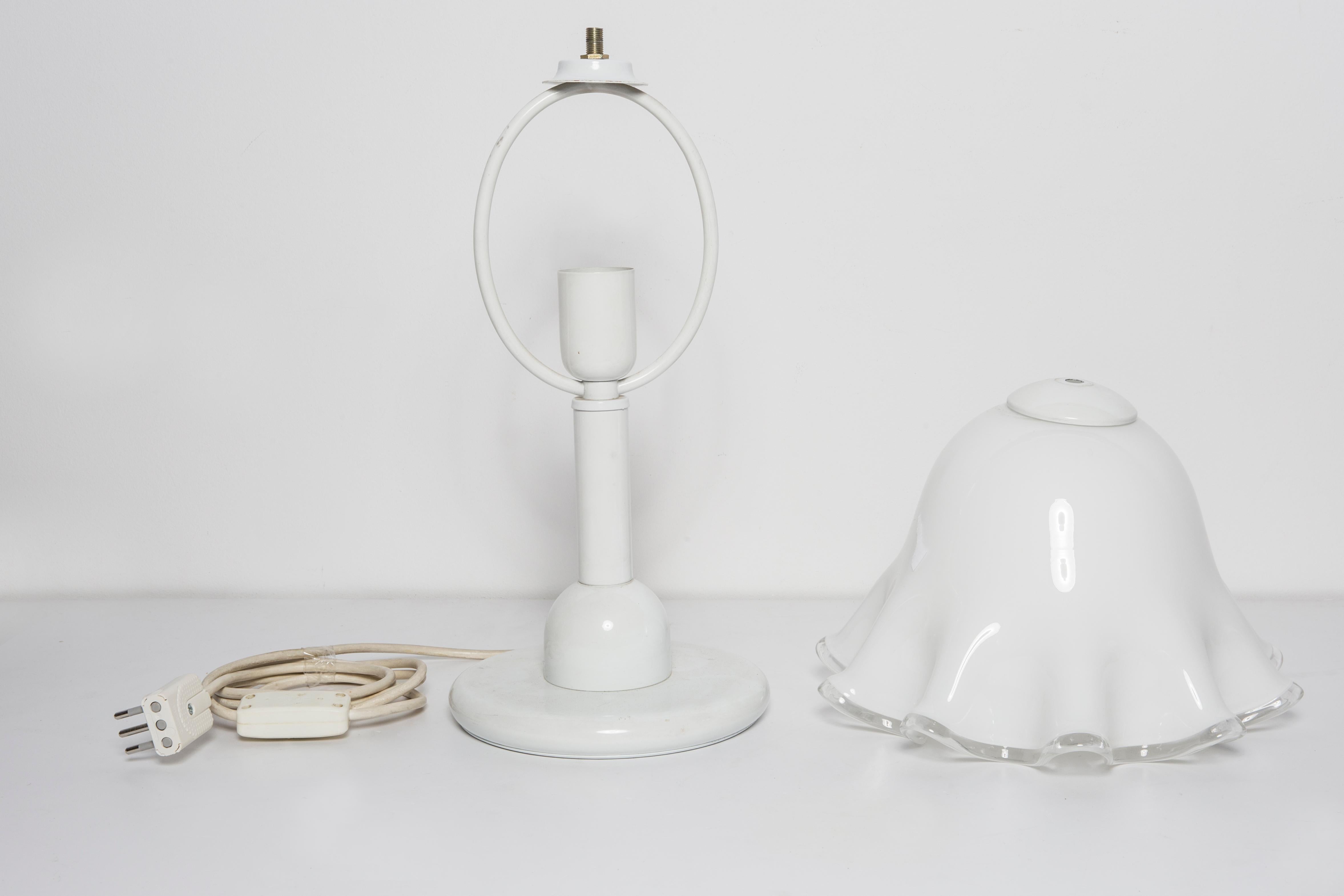 Ensemble de deux lampes de table Hollywood Regency, fleurs blanches, Italie, années 1960 en vente 7