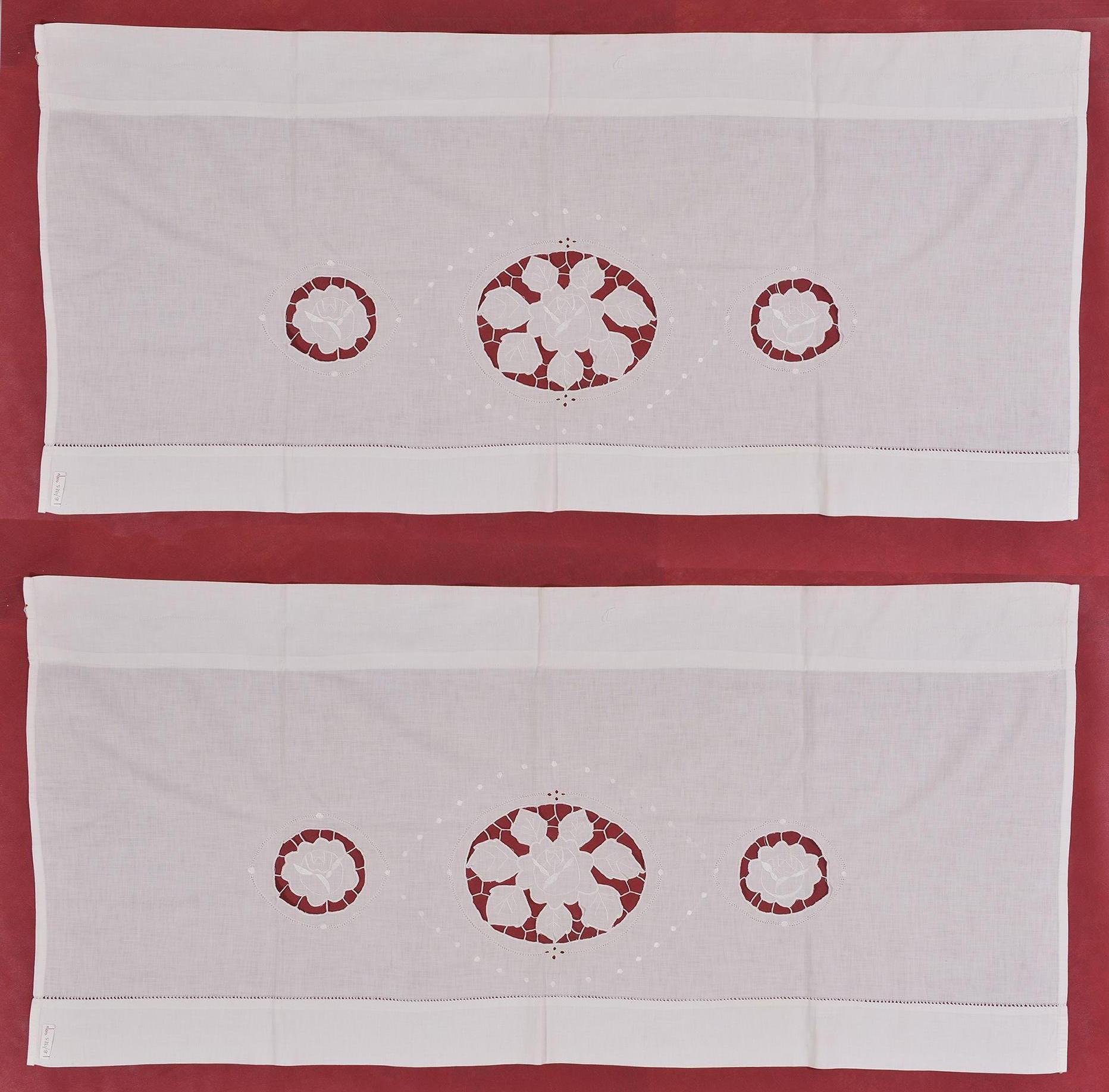 Set of Two Horizontal Curtains or Valances In Excellent Condition For Sale In Alessandria, Piemonte