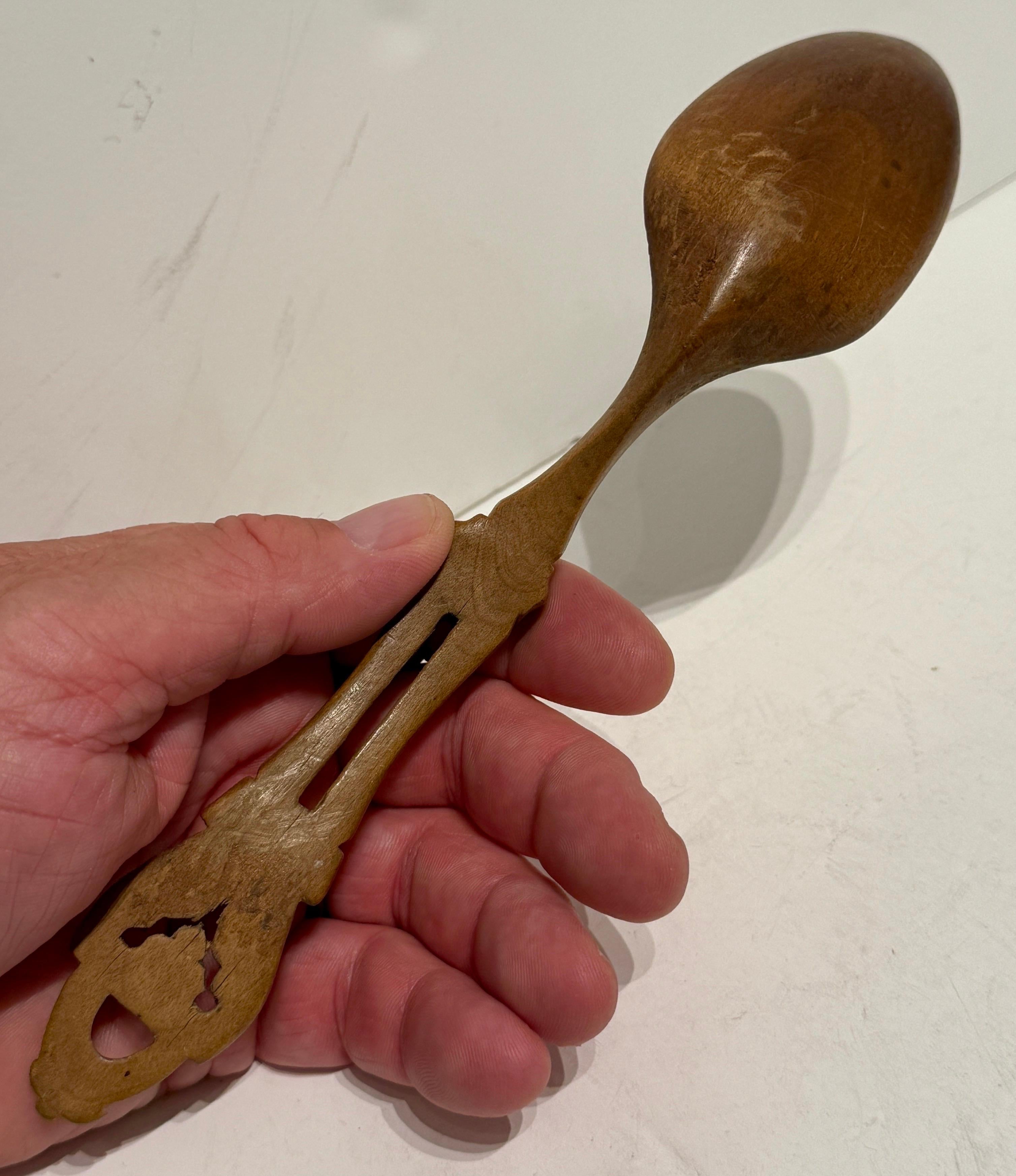 Corne Ensemble de deux cuillères en corne et Wood Decorated Folk Art en vente