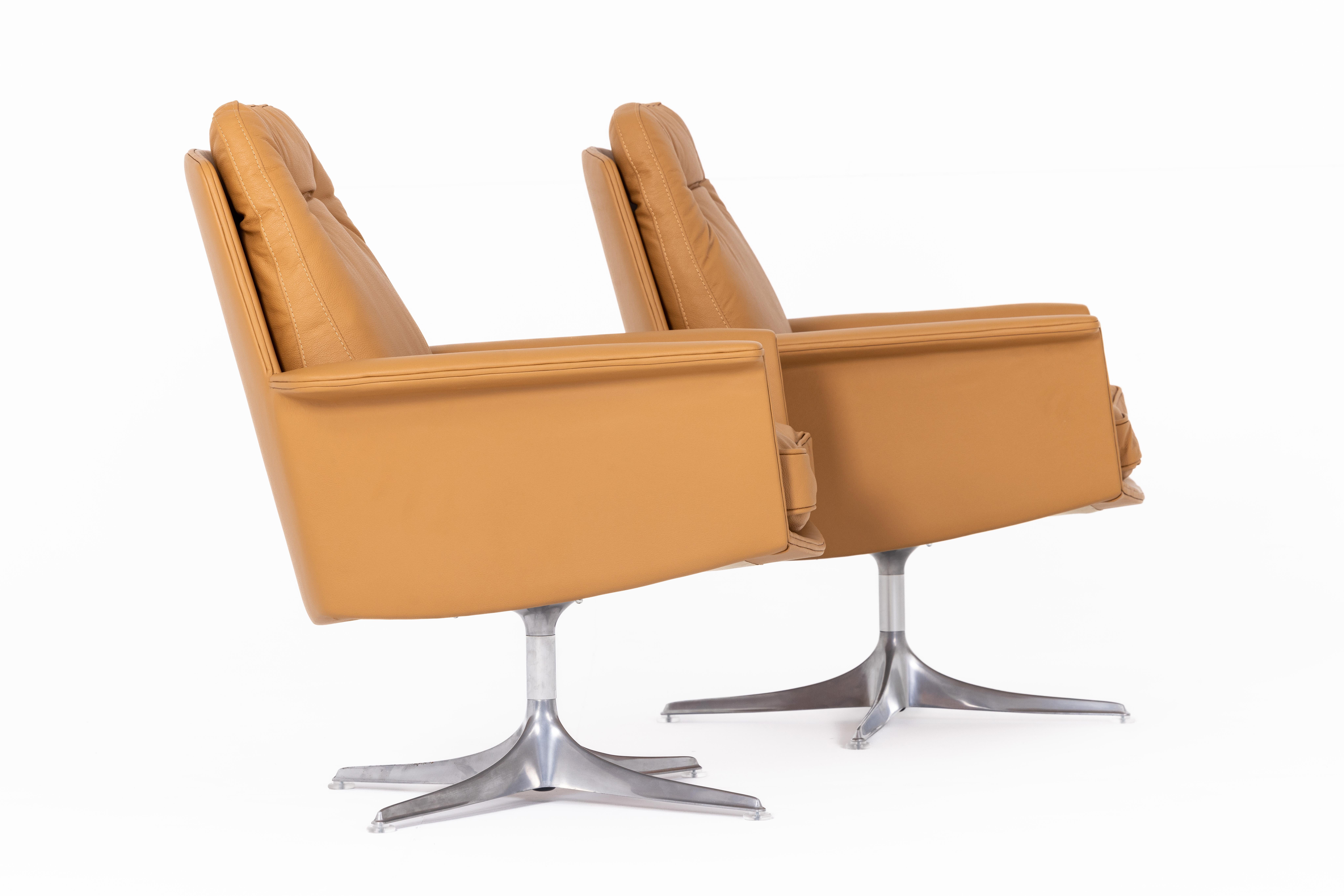 Mid-Century Modern Set of two Horst Brüning swivel armchairs for COR, Germany 1960s, cognac leather For Sale