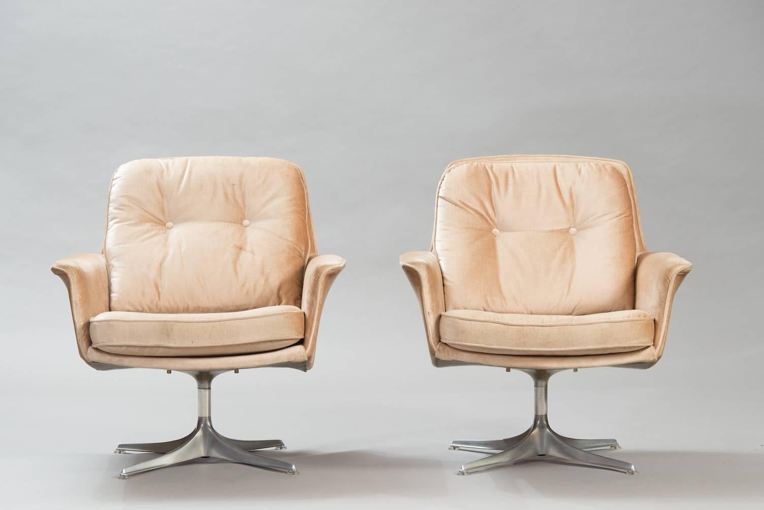 Mid-Century Modern Set of Two Horst Bruning Swivel Lounge Chairs for COR