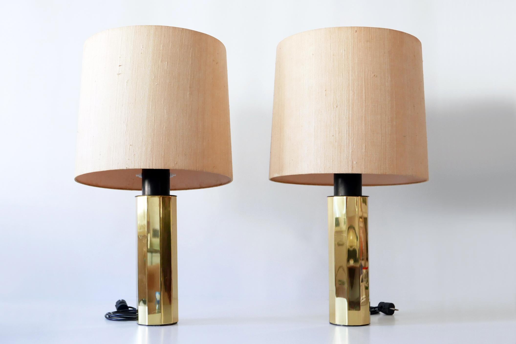 Set of Two Huge, 5-Flamed Midcentury Decagonal Brass Table Lamps, 1960s, Germany In Good Condition For Sale In Munich, DE
