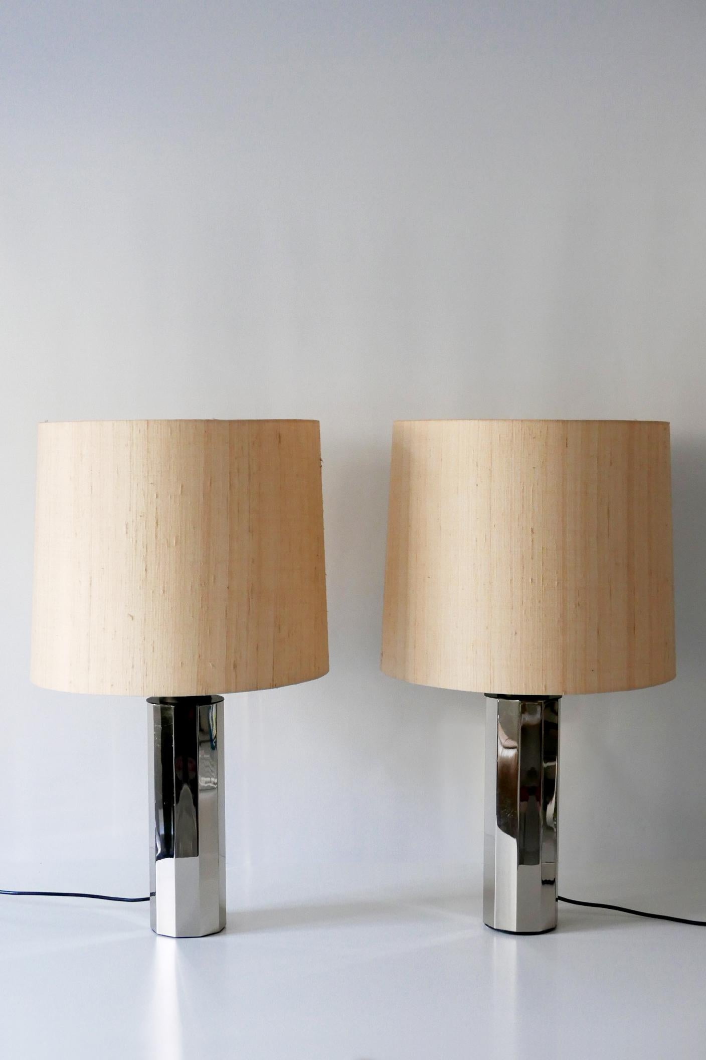 Émaillé Ensemble de deux grandes lampes de bureau décagonelles chromées à 5 branches du milieu du siècle, Allemagne, années 1960 en vente