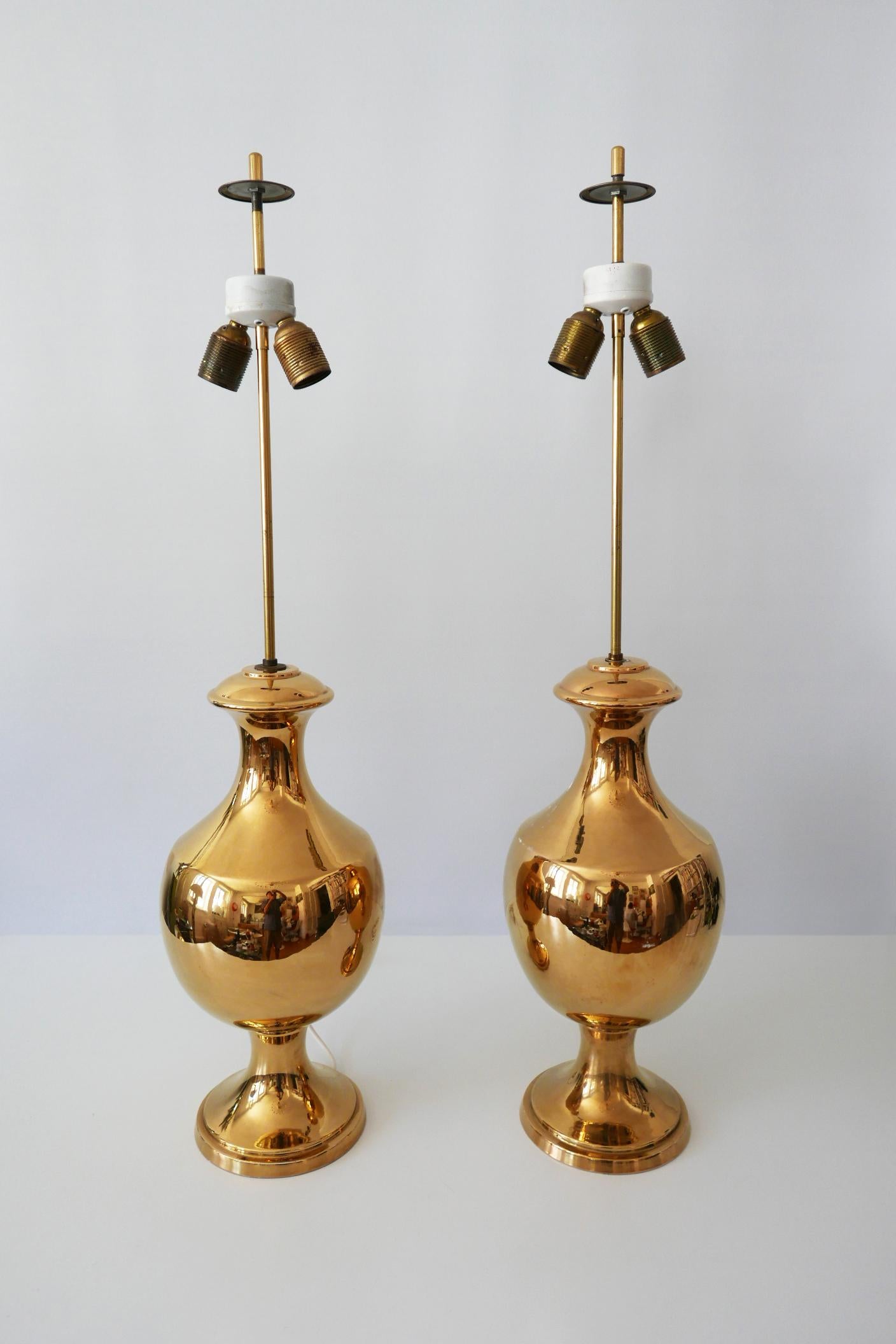 Vernissé Ensemble de deux grandes lampes de bureau en céramique émaillée or par Behreno Firenze, années 1960, Italie en vente