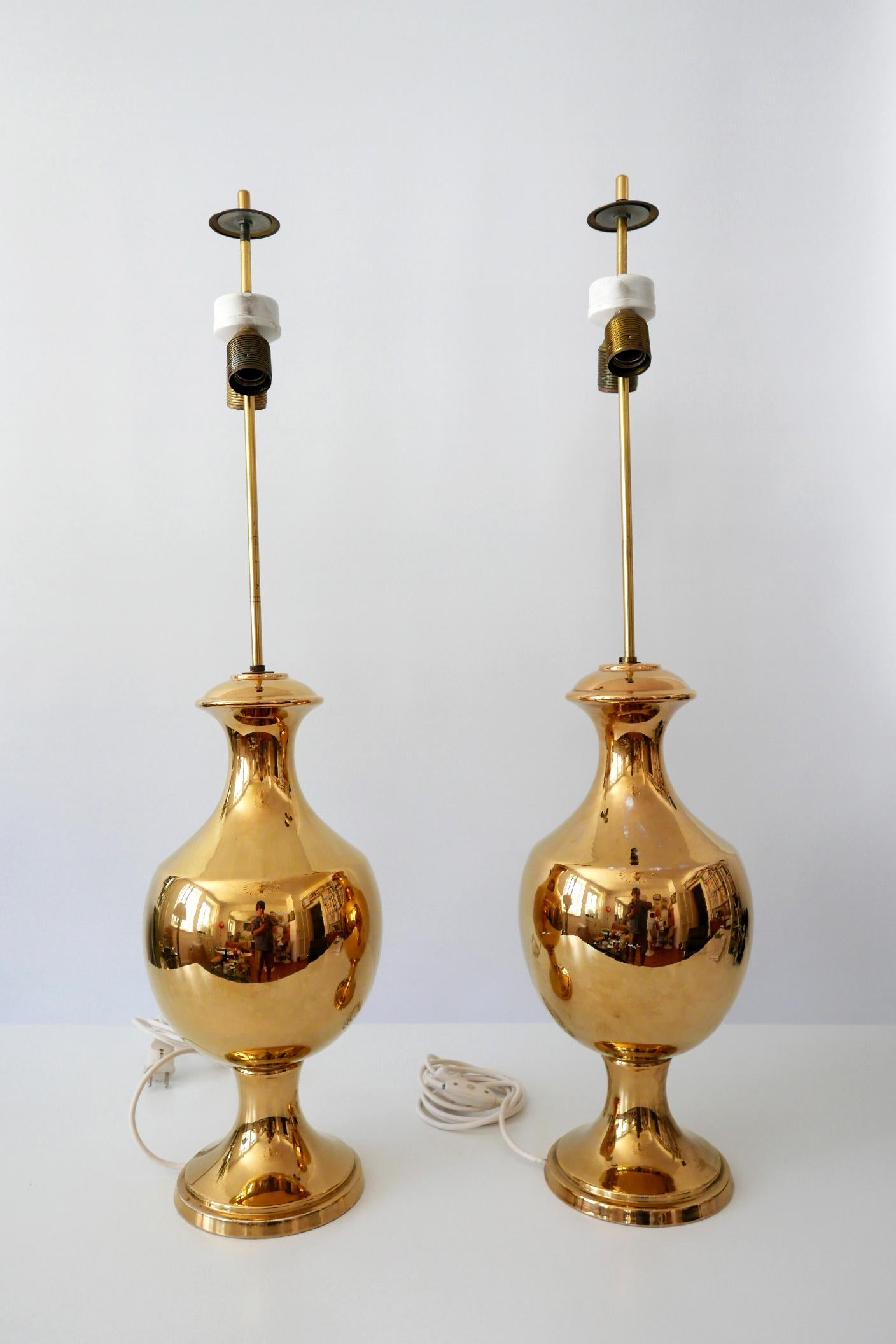 Milieu du XXe siècle Ensemble de deux grandes lampes de bureau en céramique émaillée or par Behreno Firenze, années 1960, Italie en vente