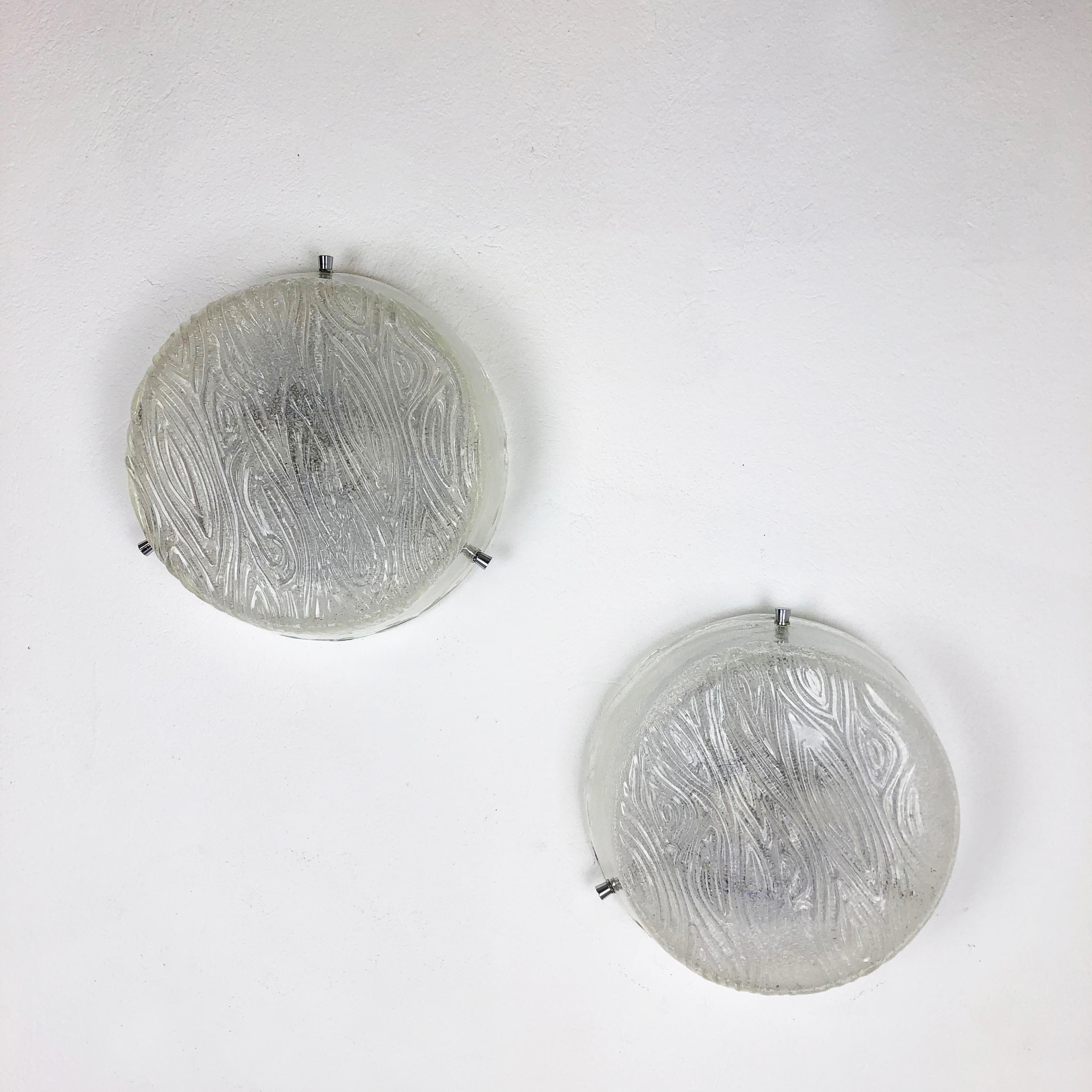 Article:

Set of two

Wall light sconces


Origin:

Germany



Age:

1970s



This set of two modernist lights was produced in Germany in the 1970s. It is made from heavy glass and has a metal wall fixation. The lights have a