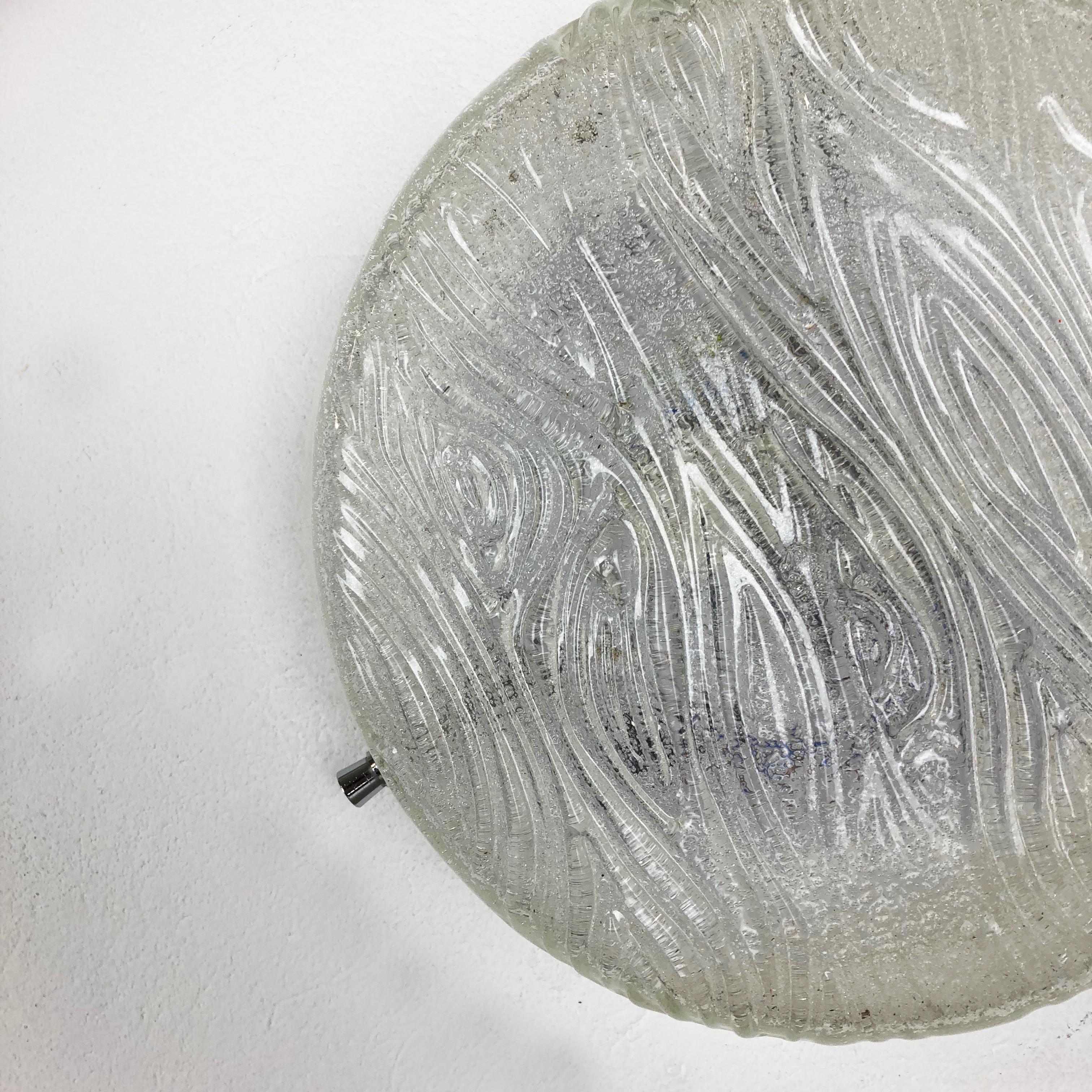 Juego de dos enormes apliques de cristal de hielo Estilo Kalmar, Alemania Años 70 Metal en venta