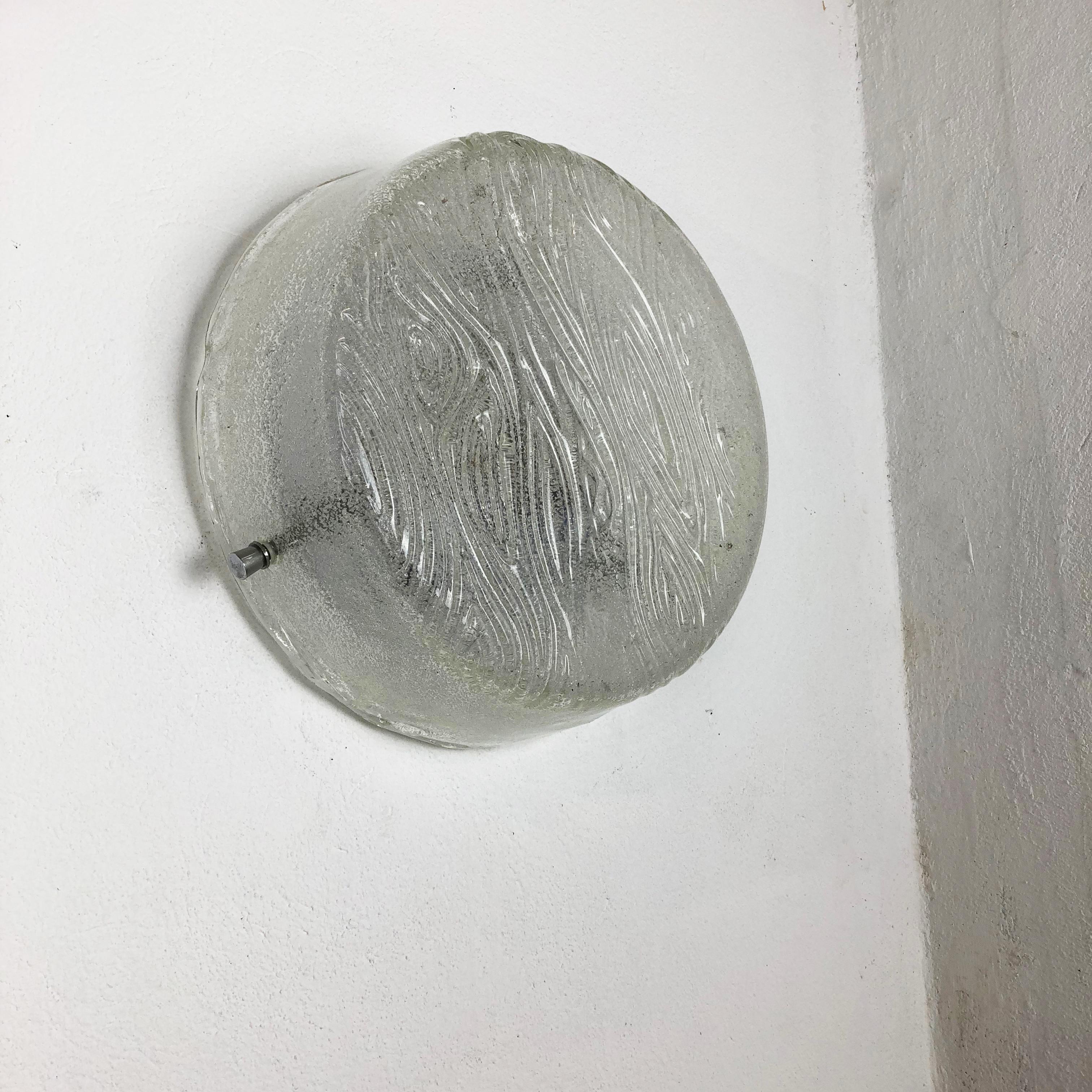 Juego de dos enormes apliques de cristal de hielo Estilo Kalmar, Alemania Años 70 en venta 2