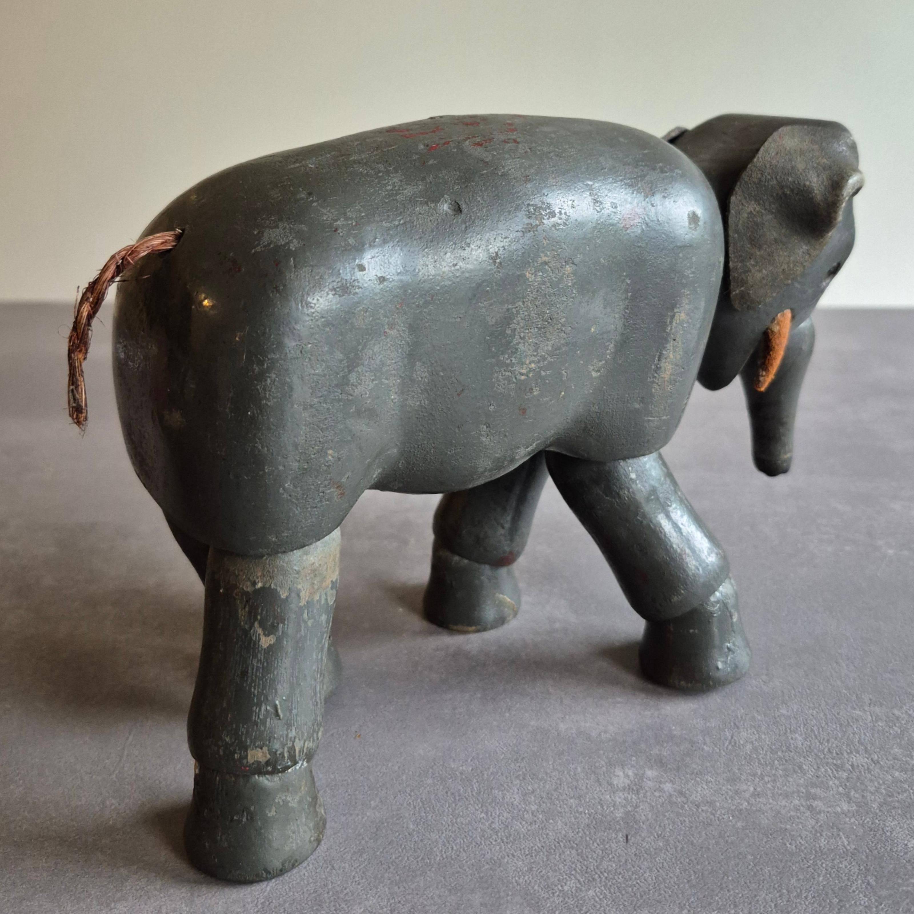 Set di due animali in legno della serie 