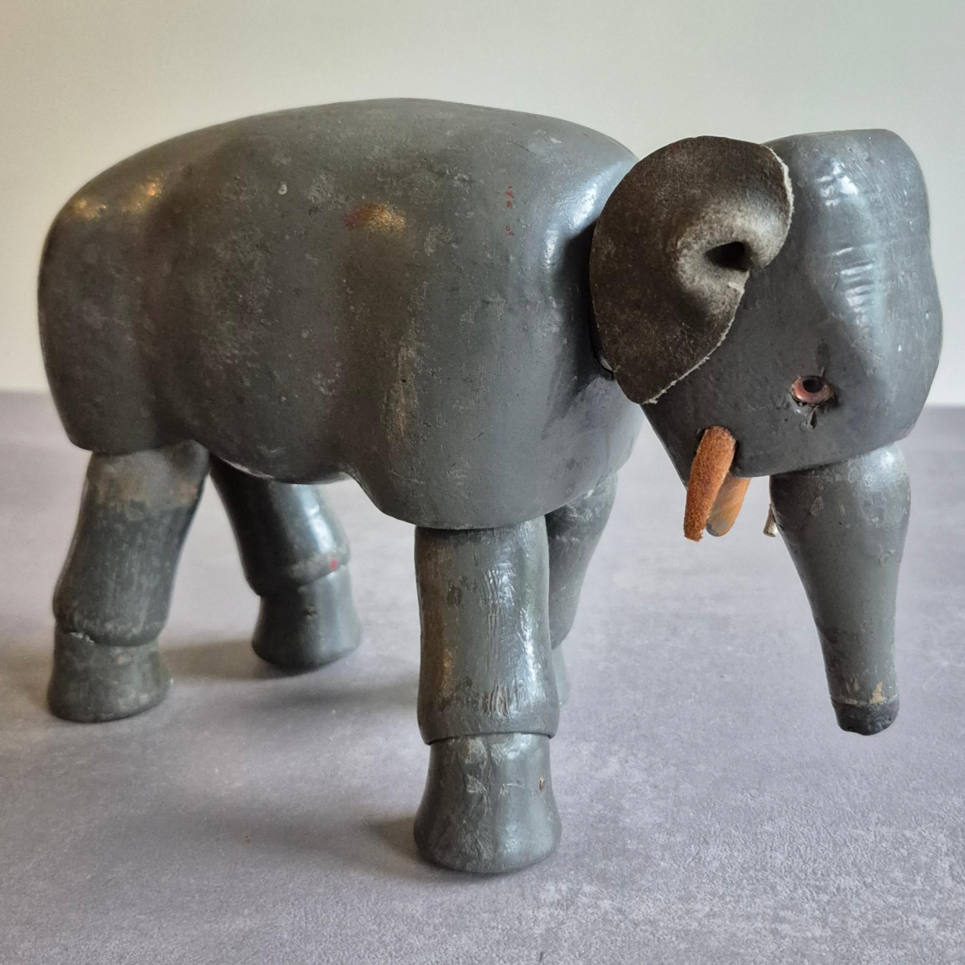 Set di due animali in legno della serie 