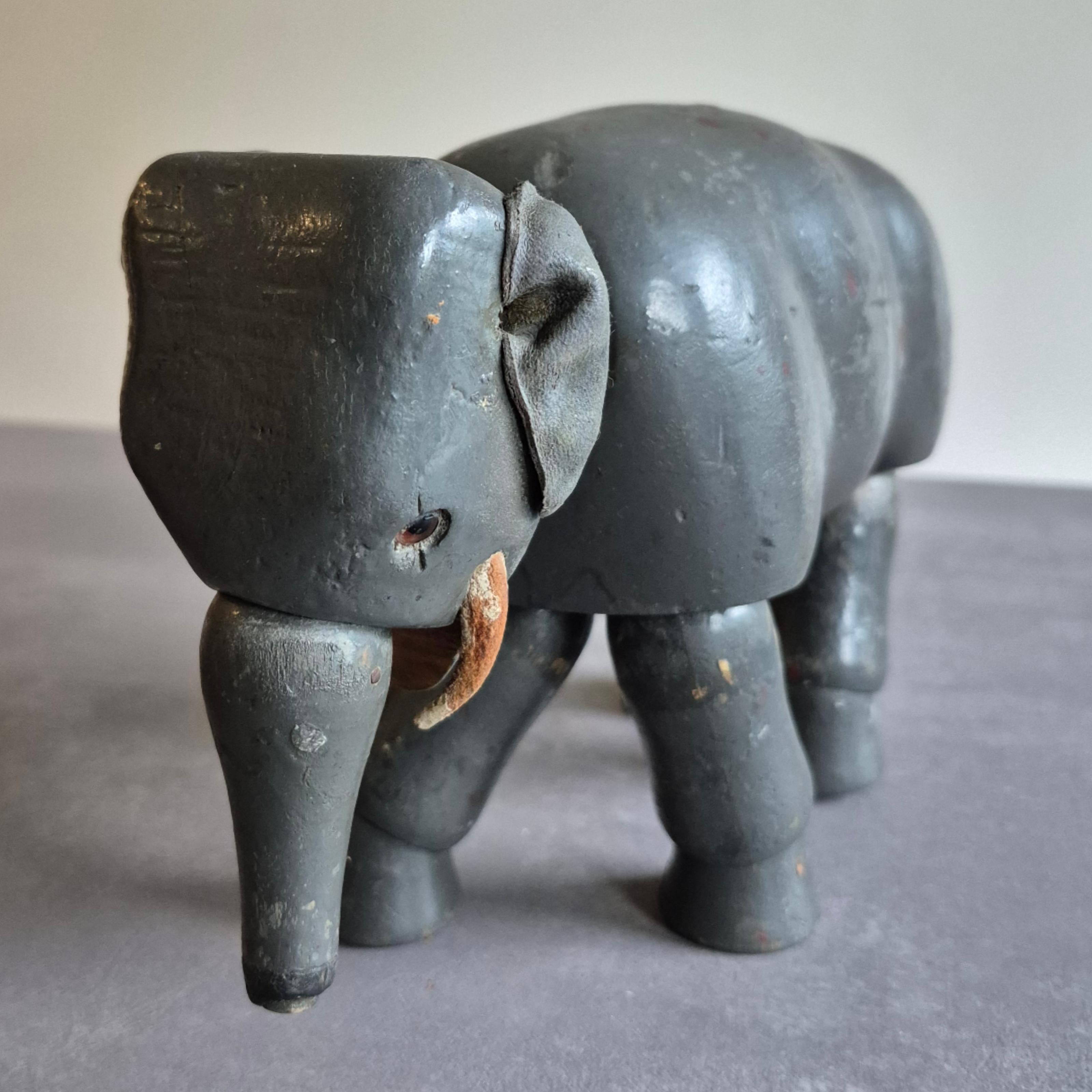 Set di due animali in legno della serie 