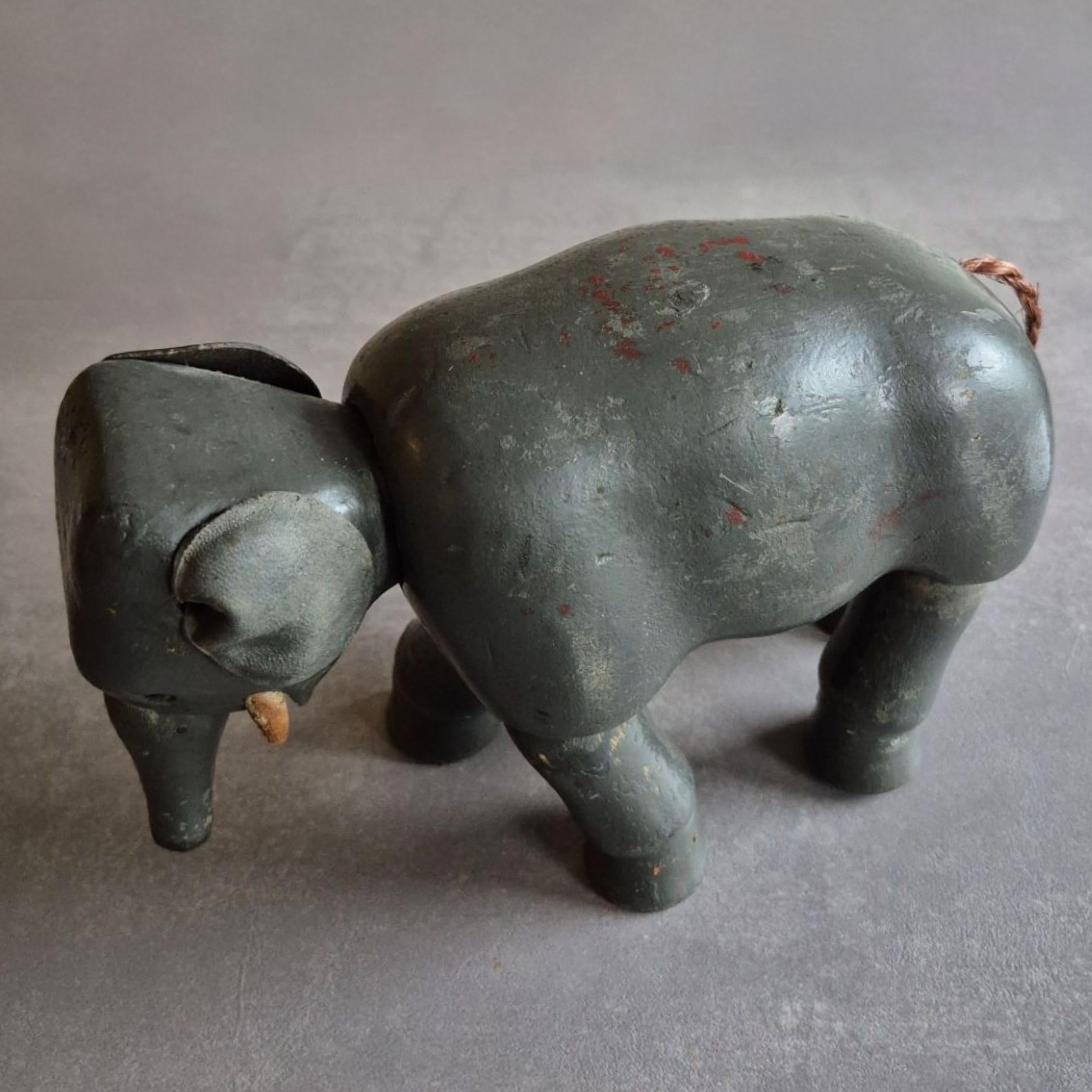 Set di due animali in legno della serie 