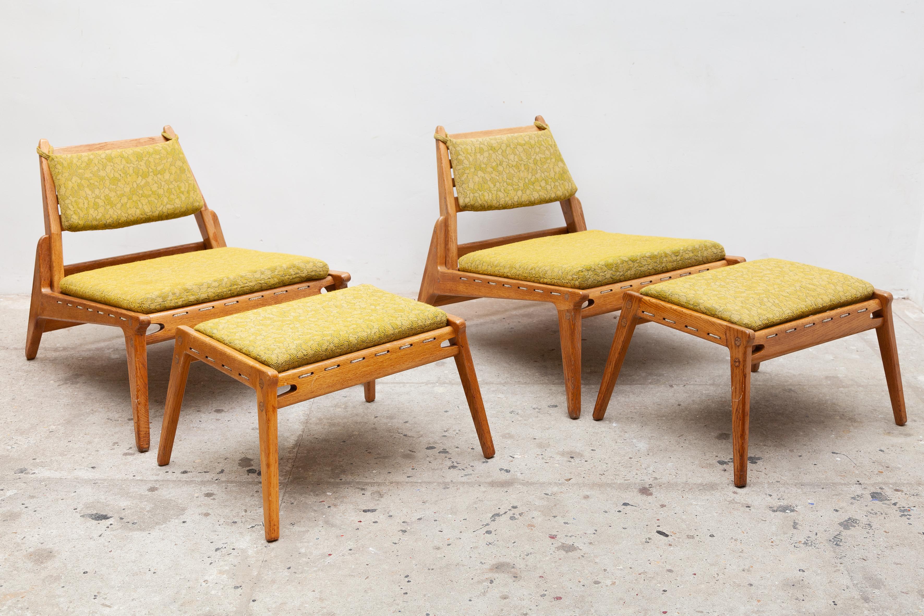 A pair of sculptural Hunting chairs with ottoman in green original upholstery and stained oak, Germany, 1950s. These Hunting chairs show a very elegant and minimal design with great craftsmanship. An open character is created by the beautiful shapes