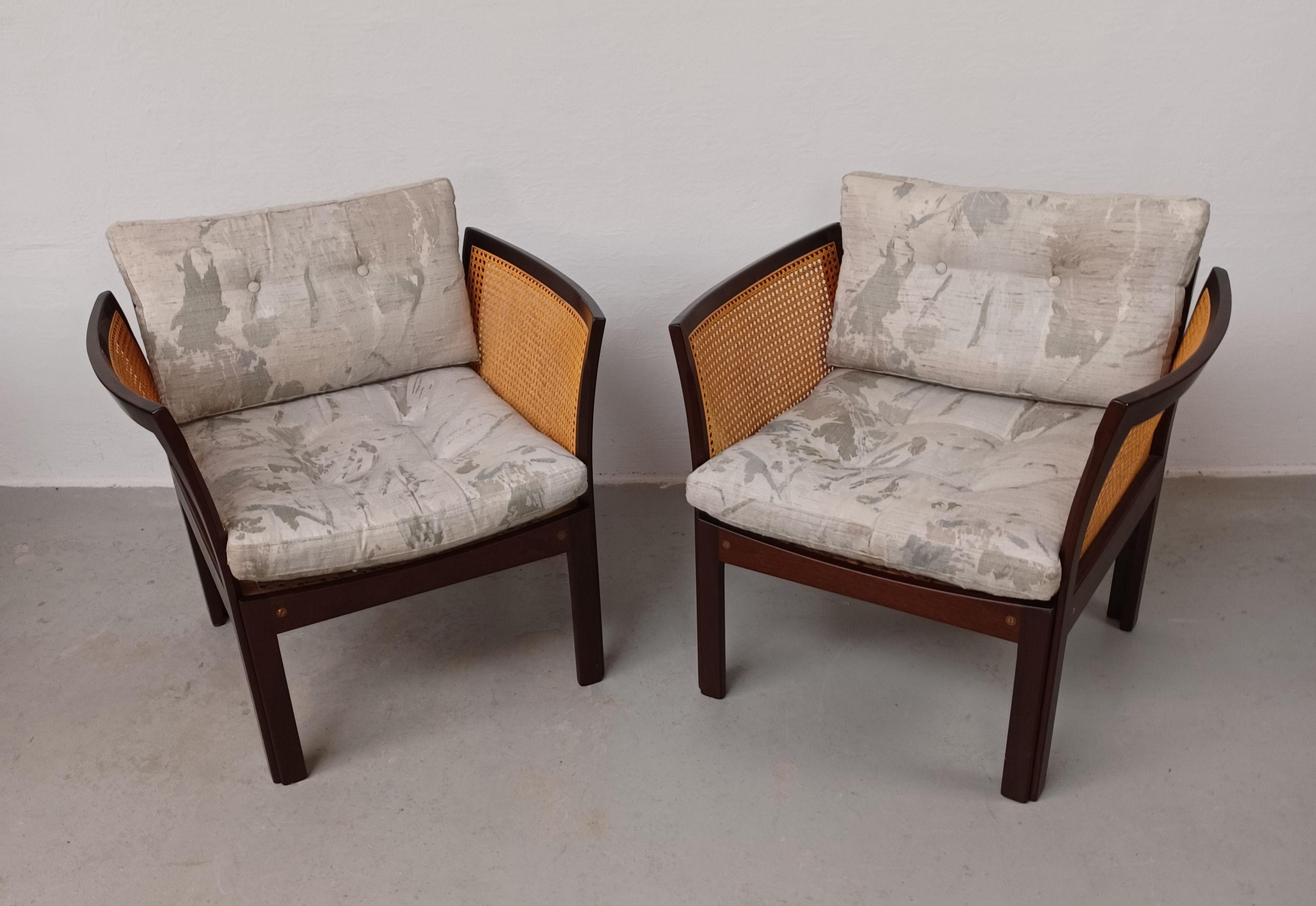 Set of two Illum Vikkelso Danish Plexus easy chairs in mahogany

The plexus armchair series was designed by Illum Wikkelsø in the 1960s and manufactored in the 1960 - 1970´s by CFC Silkeborg in Denmark.

The set of armchairs have been checked,
