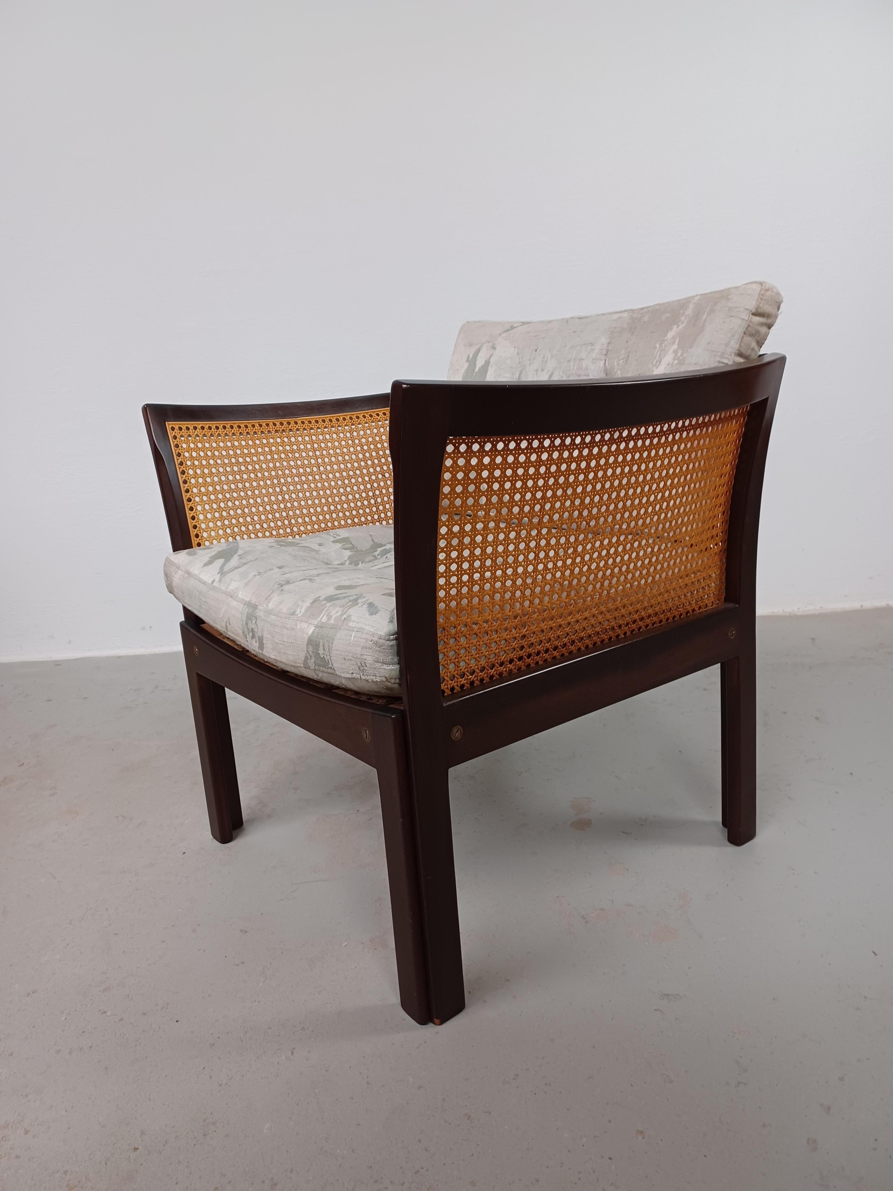 Satz von zwei Illum Vikkelso Easy Chairs aus Mahagoni mit dänischem Plexus aus Mahagoni von CFC Silkeborg (20. Jahrhundert) im Angebot
