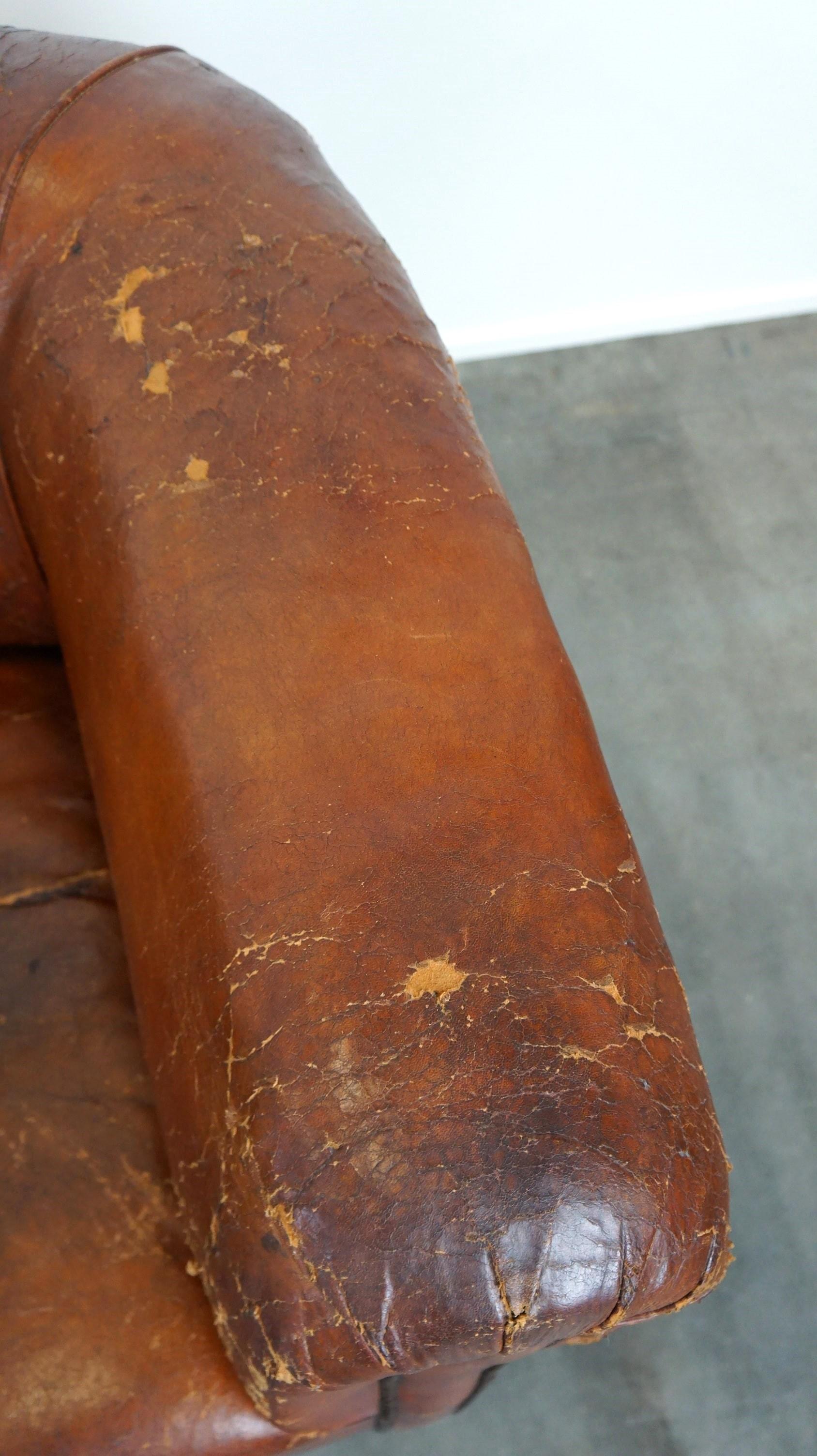Set of two incredible antique leather club armchairs, boasting a stunning patina For Sale 2