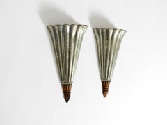 Satz von zwei interessanten, langen Wandlampen aus den 1950er Jahren aus mit Aluminium überzogenem Holz