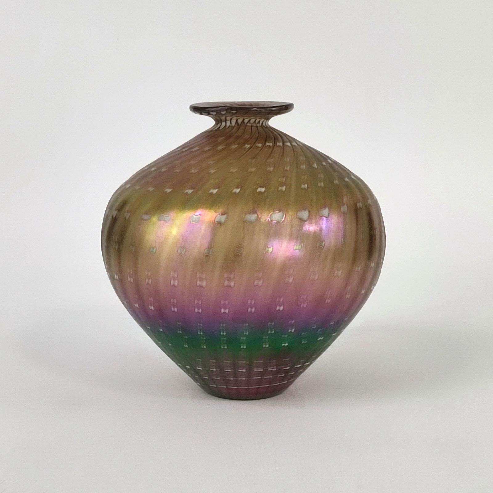 Ensemble de deux vases en verre irisé par Bertil Vallien pour Kosta Boda Suède 1984 en vente 2