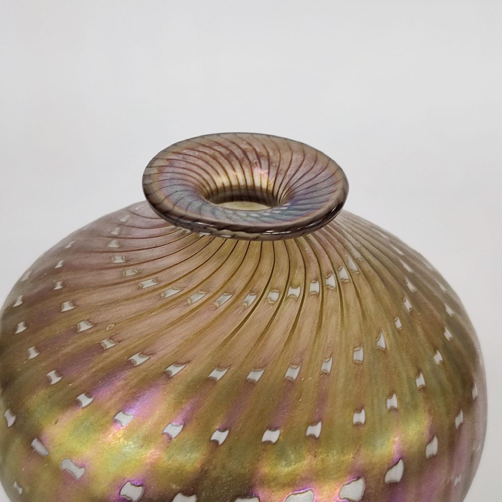 Ensemble de deux vases en verre irisé par Bertil Vallien pour Kosta Boda Suède 1984 en vente 4